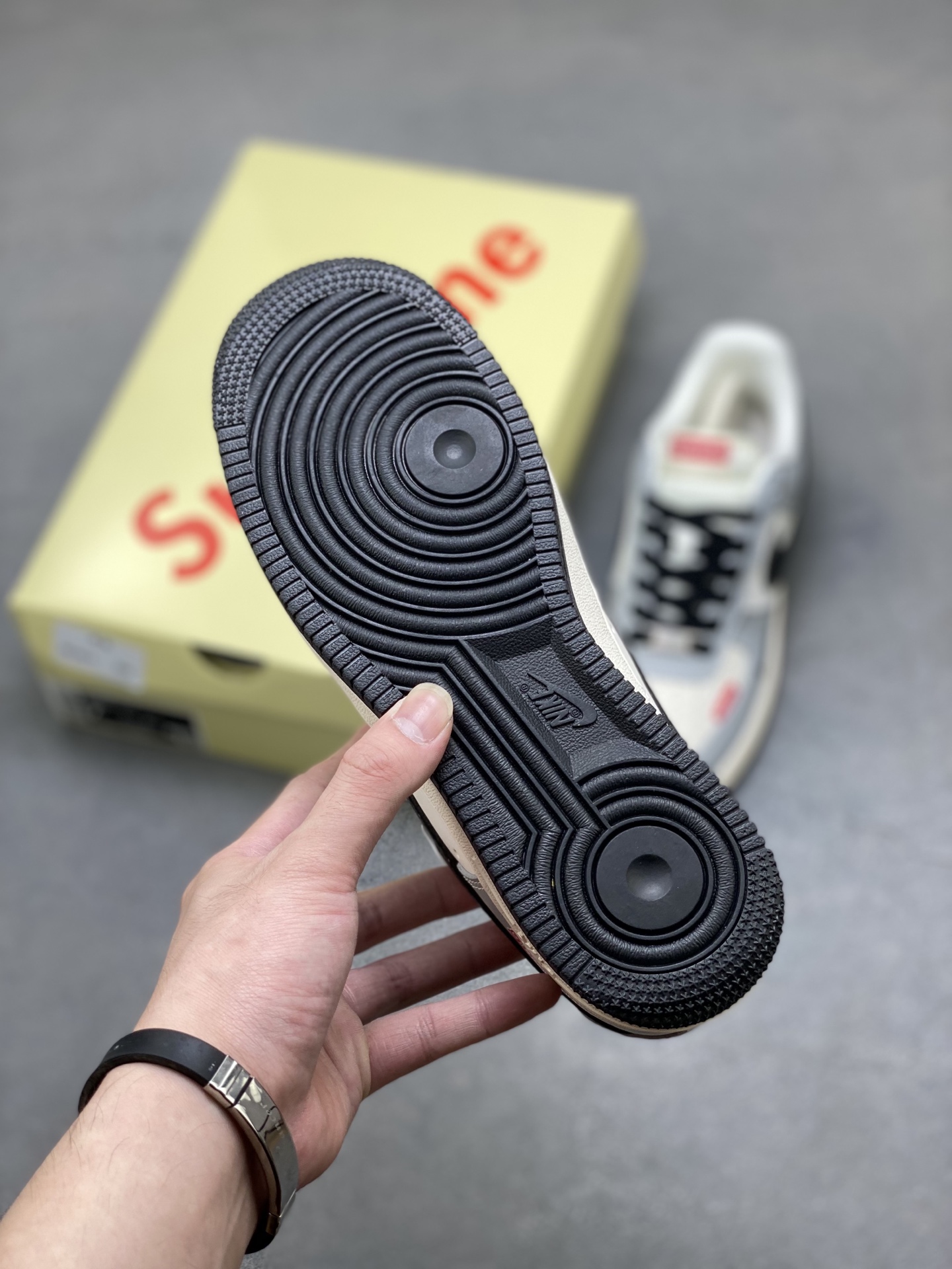 Nike Air Force 1 '07 Low Supreme Sneakers - Limited Edition, Sizes 36-45 7 i1750450632294 2583 0 5