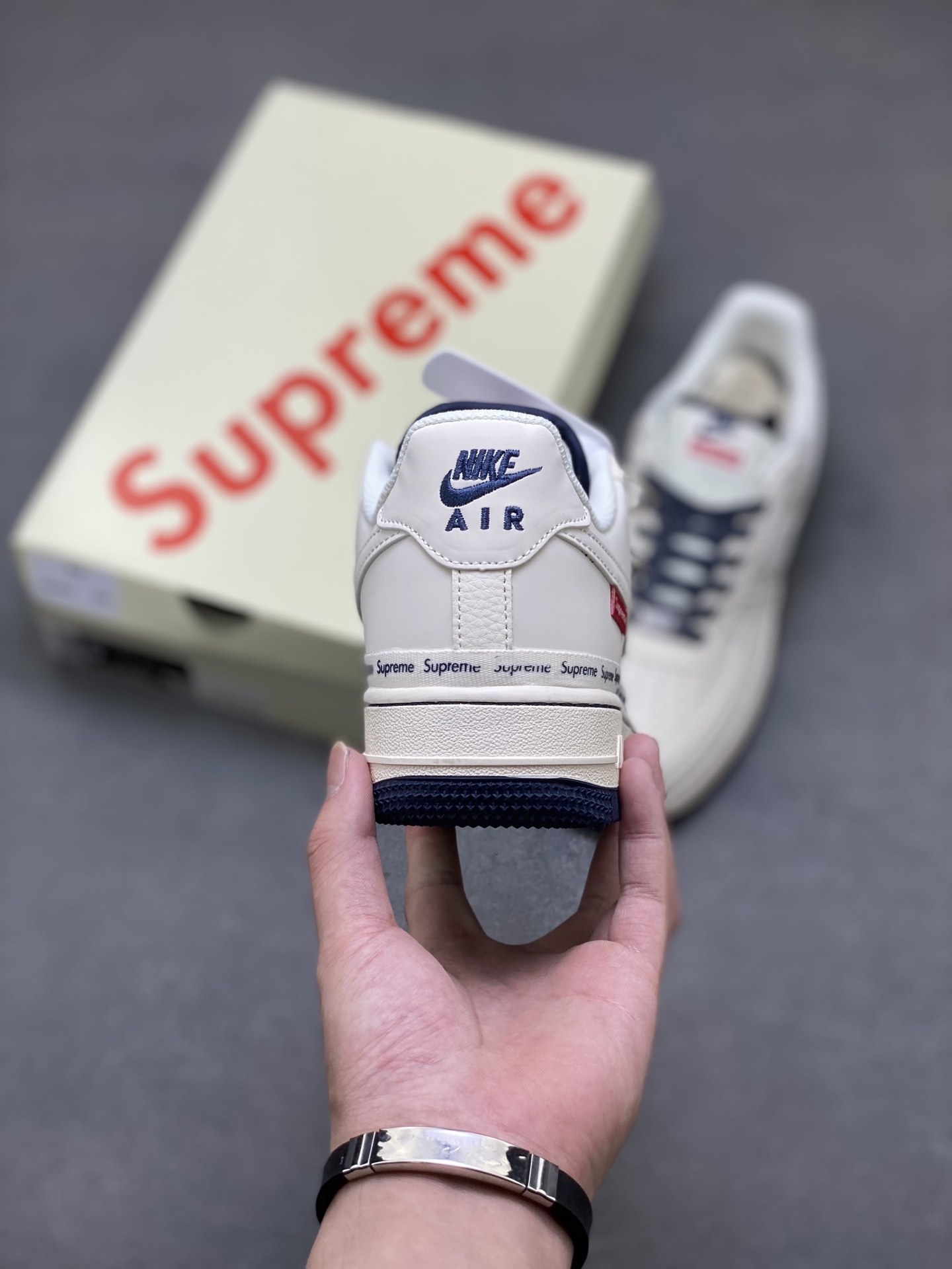 Nike Air Force 1 '07 Low Supreme Sneakers - Limited Edition 5 i1750450705483 8057 0 3