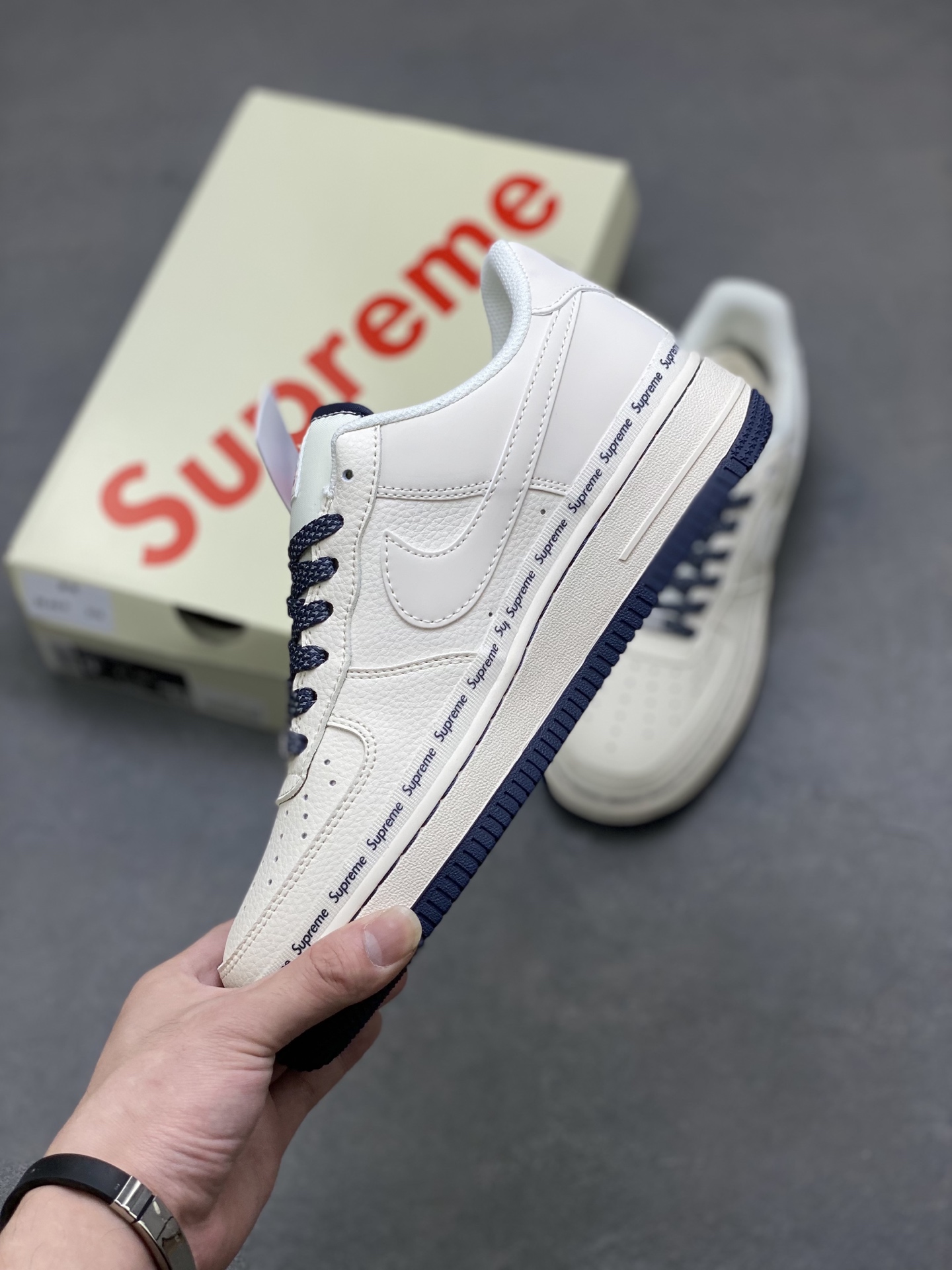 Nike Air Force 1 '07 Low Supreme Sneakers - Limited Edition 4 i1750450705487 9183 0 2