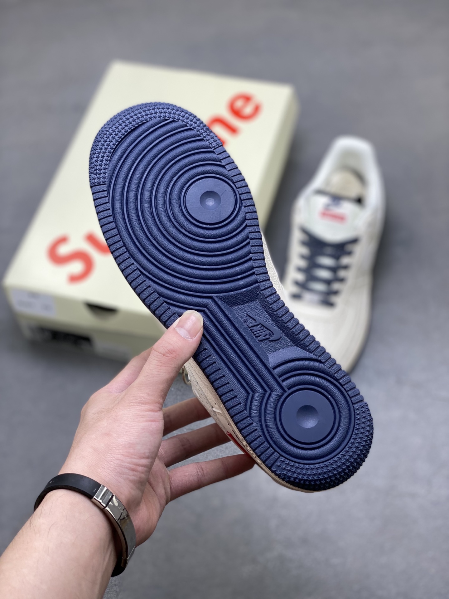 Nike Air Force 1 '07 Low Supreme Sneakers - Limited Edition 7 i1750450712237 355 0 5