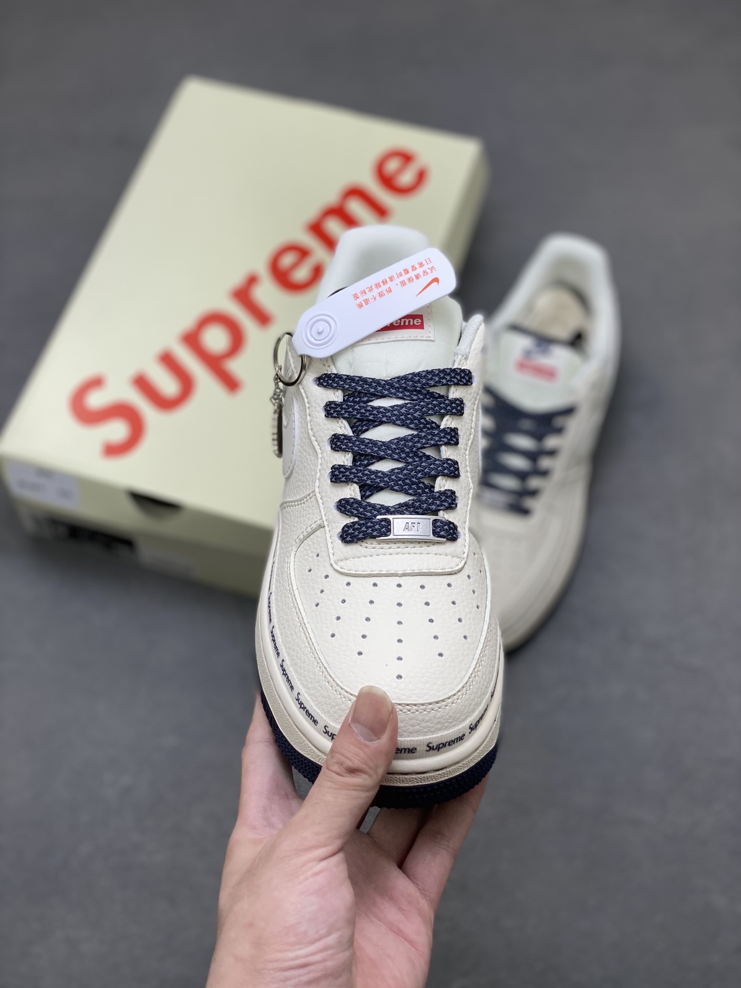 Nike Air Force 1 '07 Low Supreme Sneakers - Limited Edition 3 i1750450712564 6286 0 1