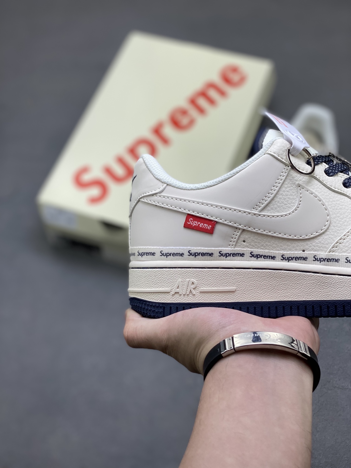 Nike Air Force 1 '07 Low Supreme Sneakers - Limited Edition 6 i1750450712609 6501 0 4
