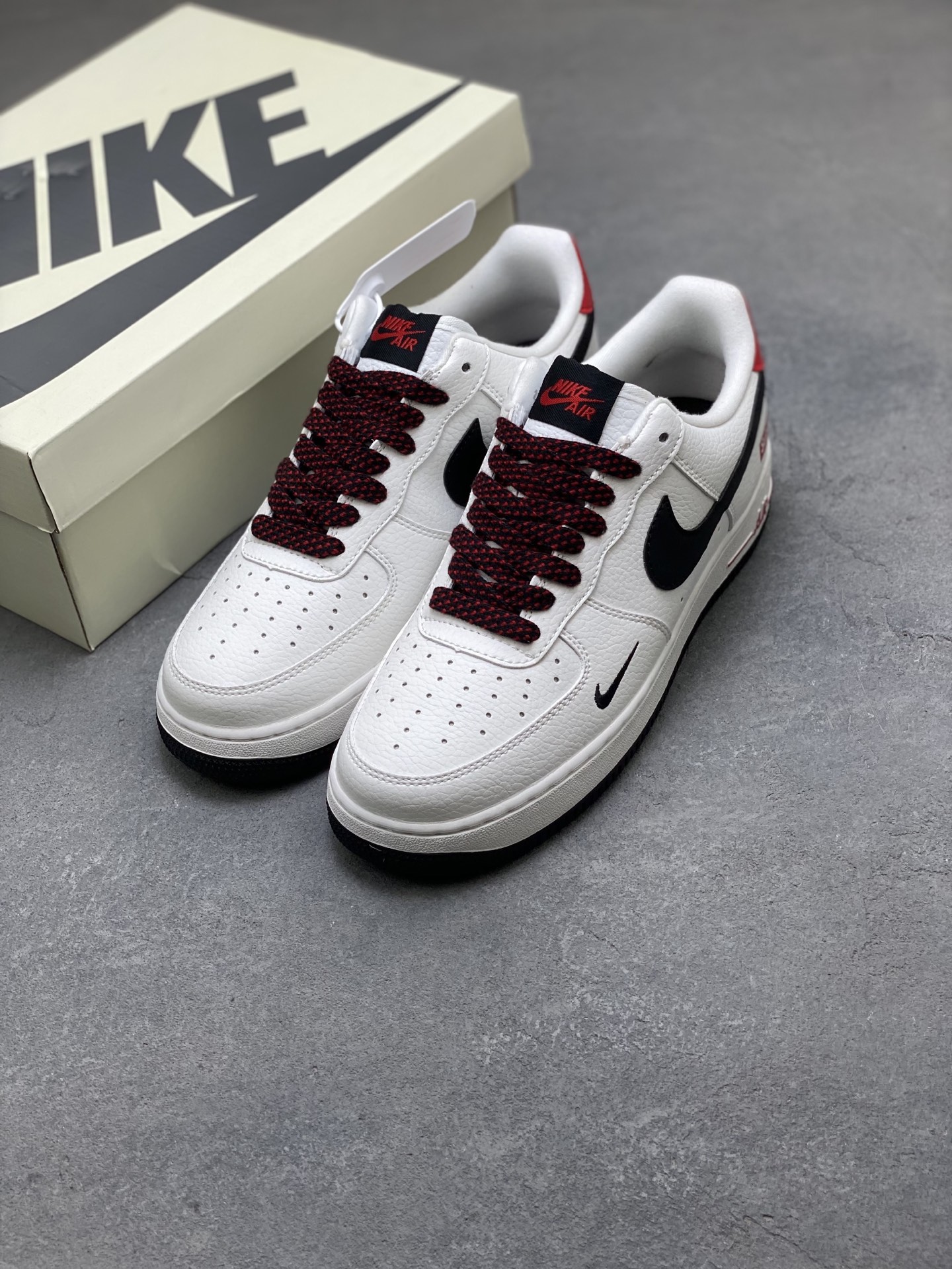 Nike Air Force 1 '07 Low White/Black/Red Supreme Edition Sneakers 9 i1750450810609 2519 0 7