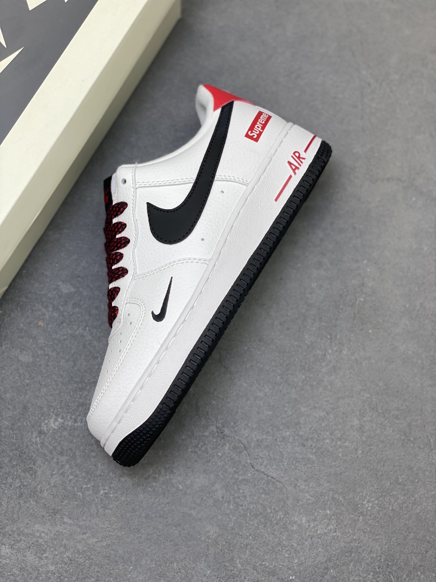 Nike Air Force 1 '07 Low White/Black/Red Supreme Edition Sneakers 8 i1750450875708 9966 0 6
