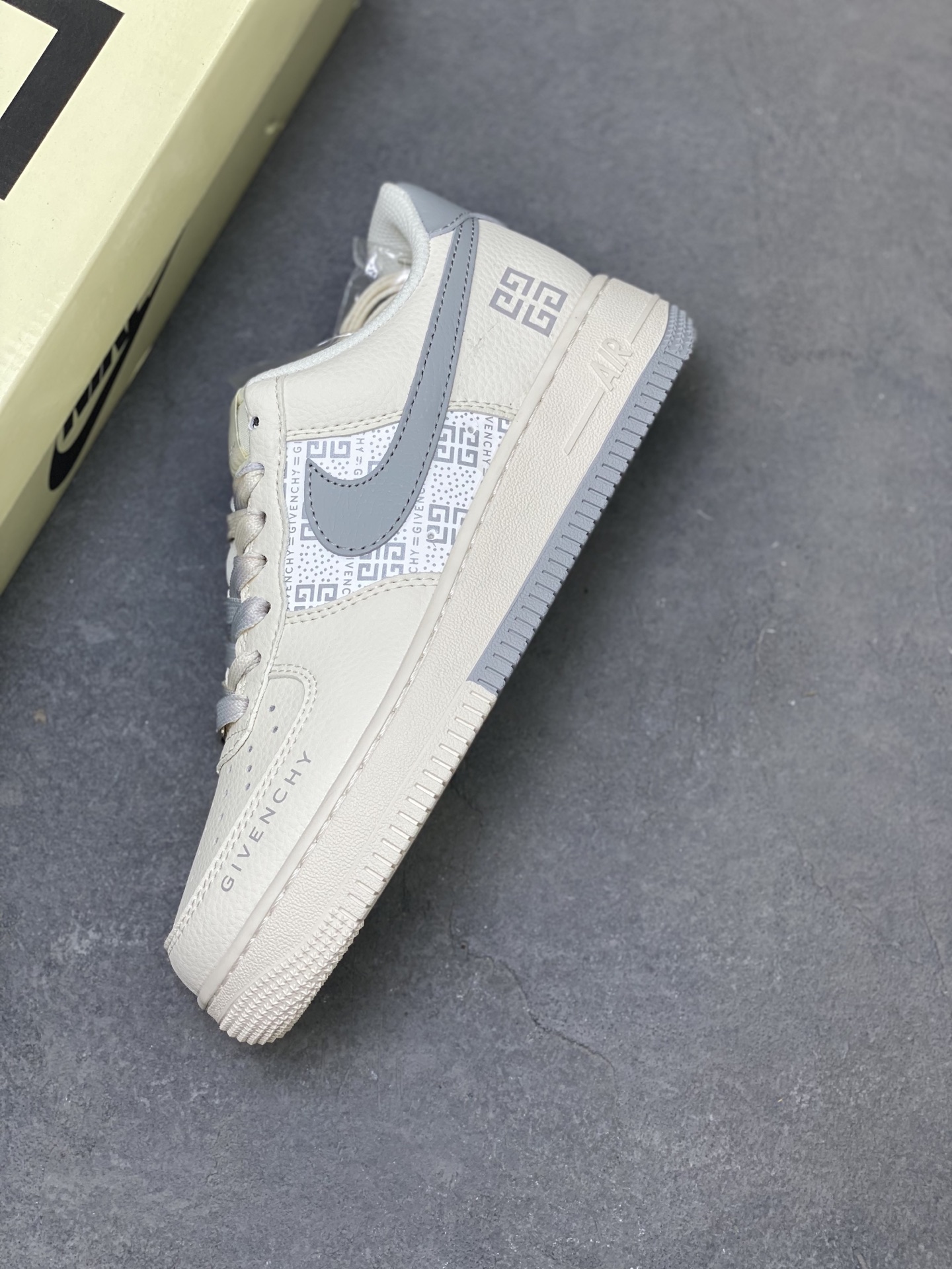 Nike Air Force 1 '07 Low x Givenchy Custom Sneakers - Limited Edition 8 i1750450922361 3197 0 6