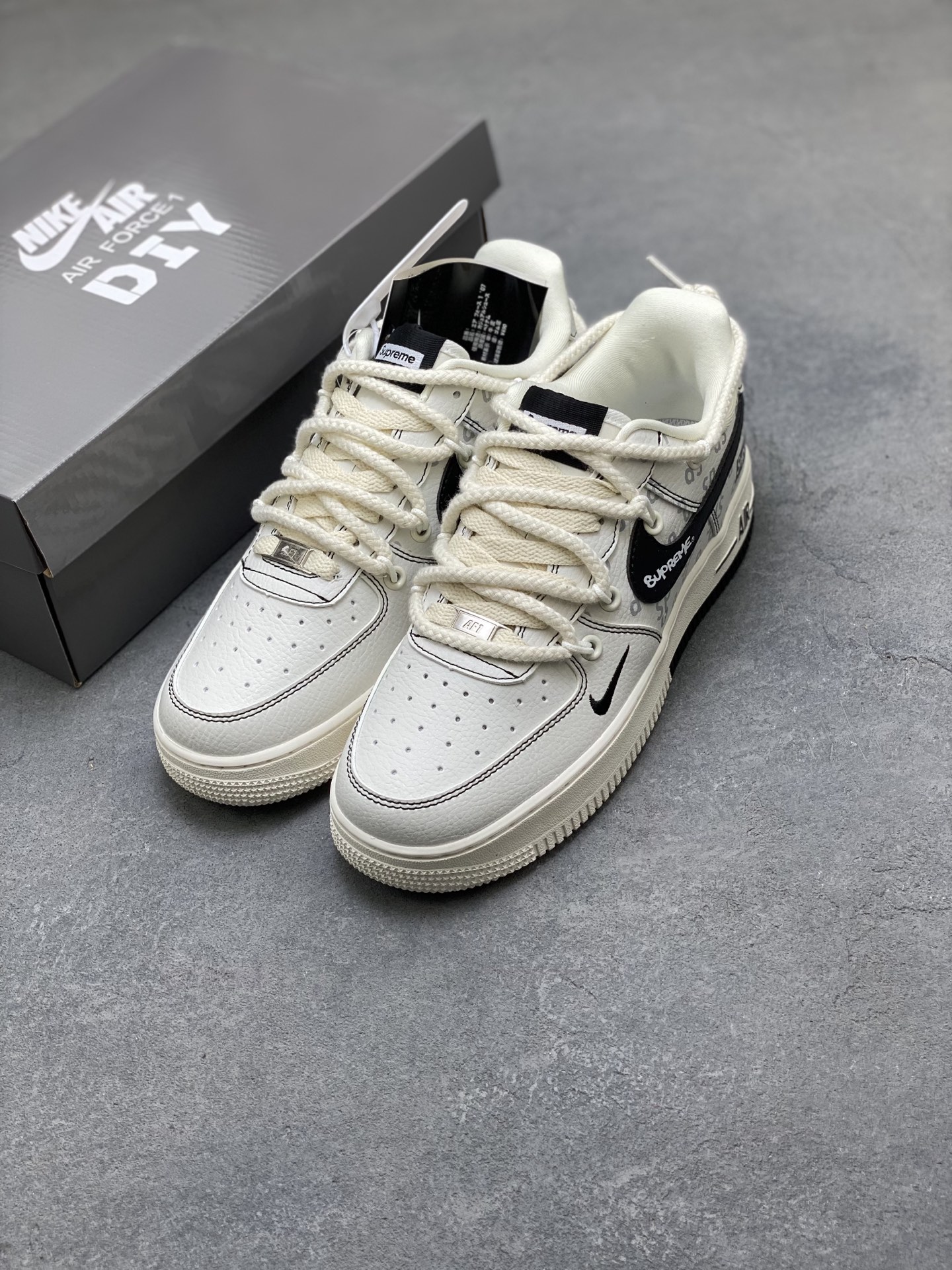 Nike Air Force 1 '07 Low x Supreme Sneakers Limited Edition - AM1588-011 9 i1750451179408 9110 0 7