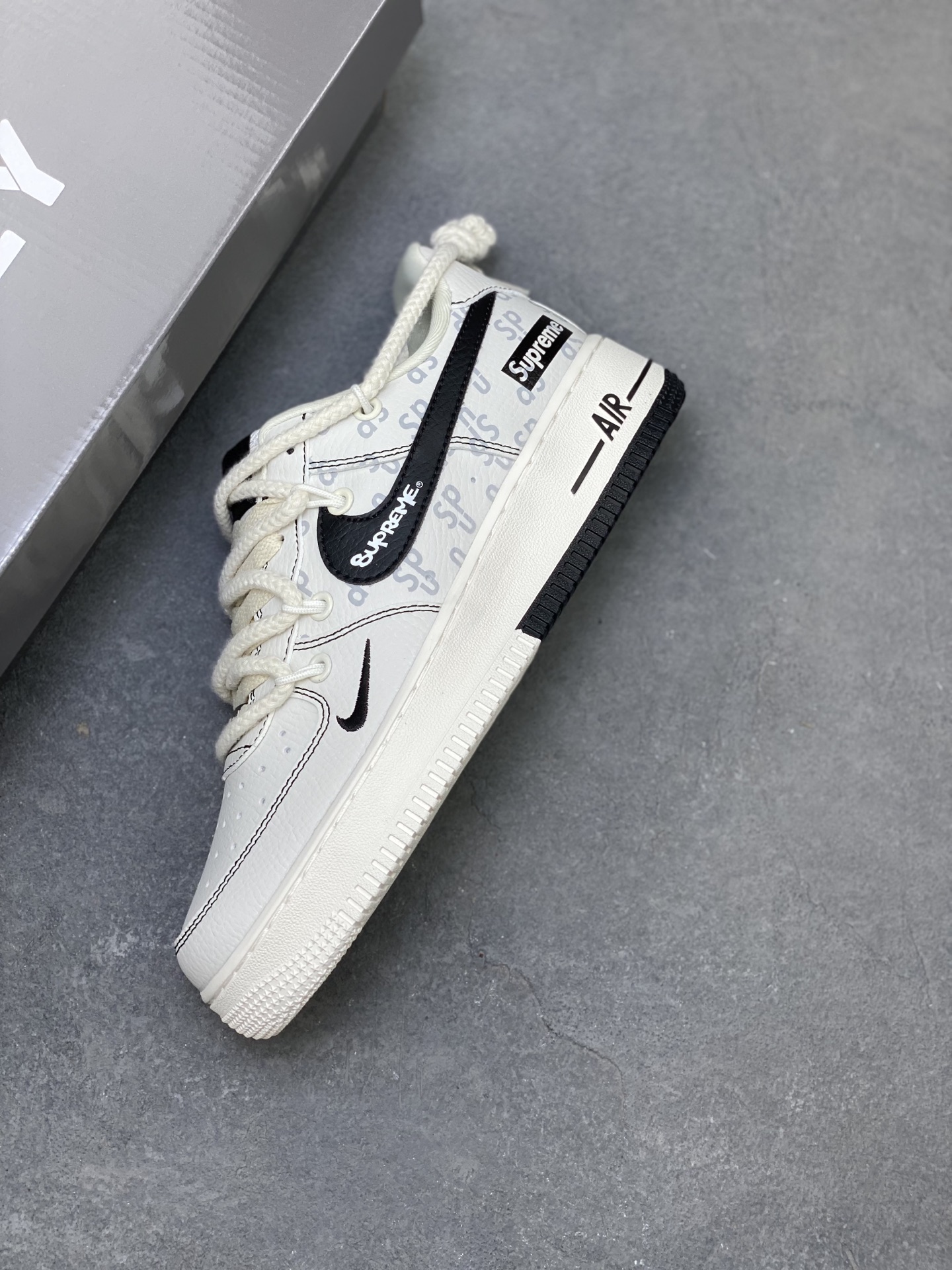 Nike Air Force 1 '07 Low x Supreme Sneakers Limited Edition - AM1588-011 8 i1750451179631 7028 0 6
