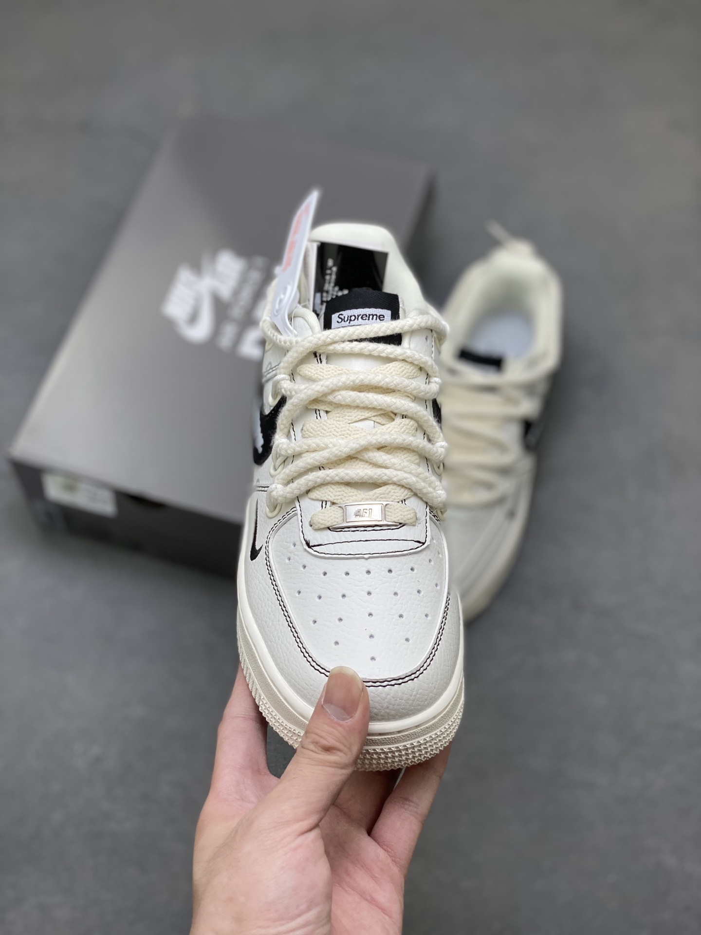 Nike Air Force 1 '07 Low x Supreme Sneakers Limited Edition - AM1588-011 3 i1750451179936 4874 0 1
