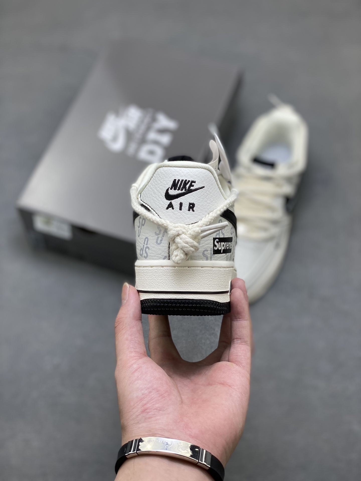 Nike Air Force 1 '07 Low x Supreme Sneakers Limited Edition - AM1588-011 5 i1750451189556 7369 0 3