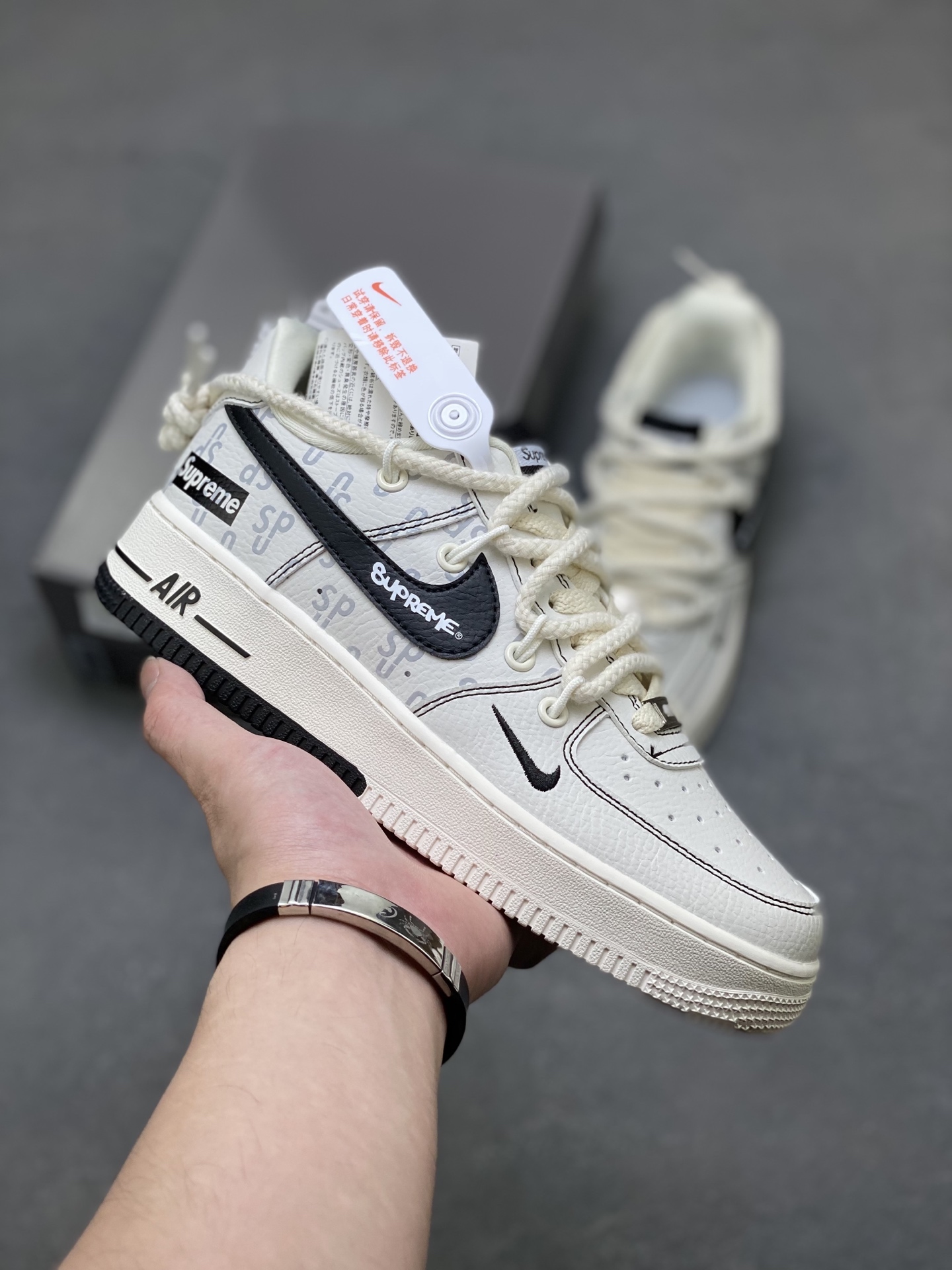 Nike Air Force 1 '07 Low x Supreme Sneakers Limited Edition - AM1588-011 2 i1750451189583 397 0 0