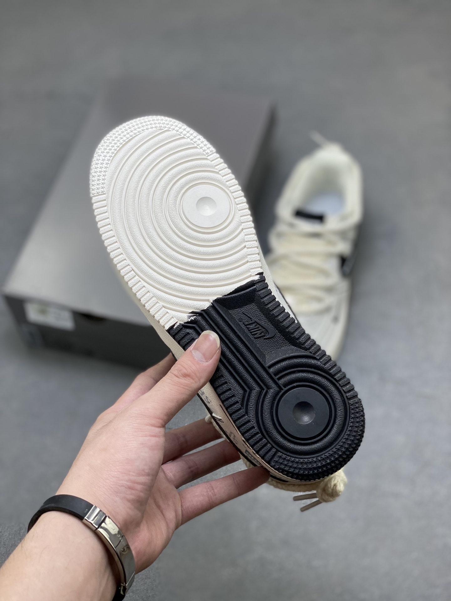 Nike Air Force 1 '07 Low x Supreme Sneakers Limited Edition - AM1588-011 7 i1750451189591 6790 0 5