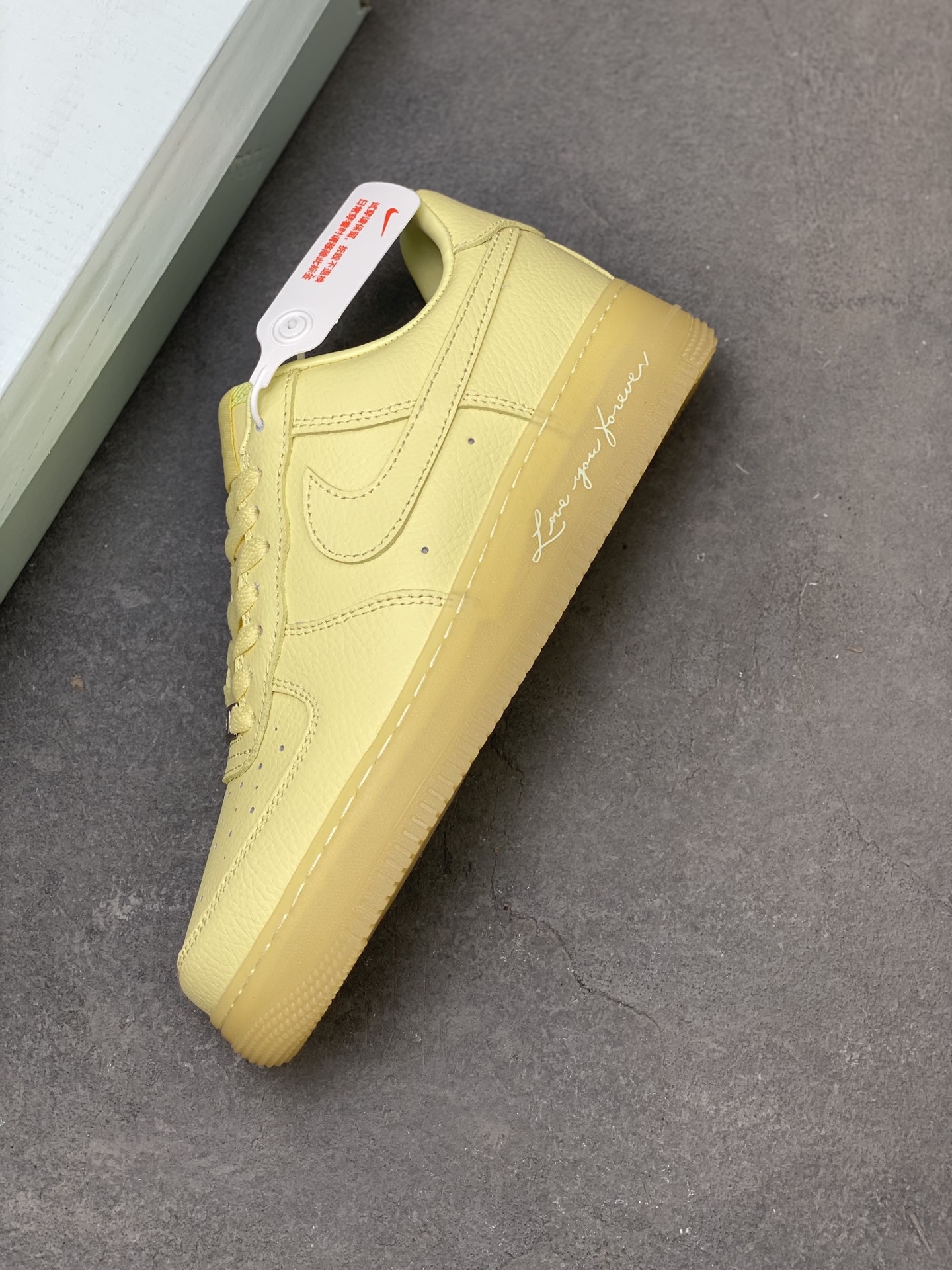 💰220
海外限量发售！NIke Air Force 1 '07 Low 空军一号低帮 运动鞋 休闲鞋 折边针车 工艺难度大 原楦头原纸板 原装鞋盒 定制金配件 内置全掌气垫 原厂鞋底 
货号：CZ8065-800
ize：36 36.5 37.5 38 38.5 39 40 40.5 41 42 42.5 43 44 44.5 45