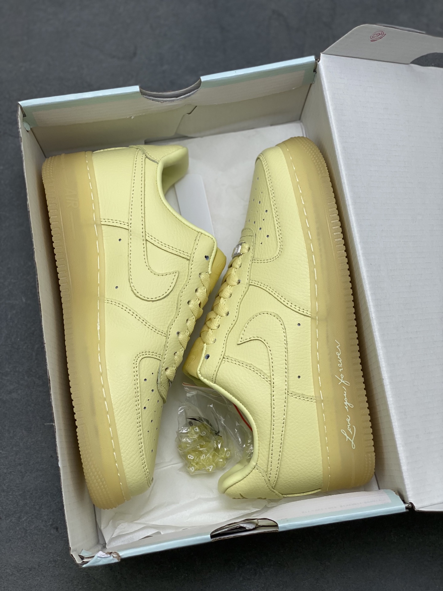 💰220
海外限量发售！NIke Air Force 1 '07 Low 空军一号低帮 运动鞋 休闲鞋 折边针车 工艺难度大 原楦头原纸板 原装鞋盒 定制金配件 内置全掌气垫 原厂鞋底 
货号：CZ8065-800
ize：36 36.5 37.5 38 38.5 39 40 40.5 41 42 42.5 43 44 44.5 45