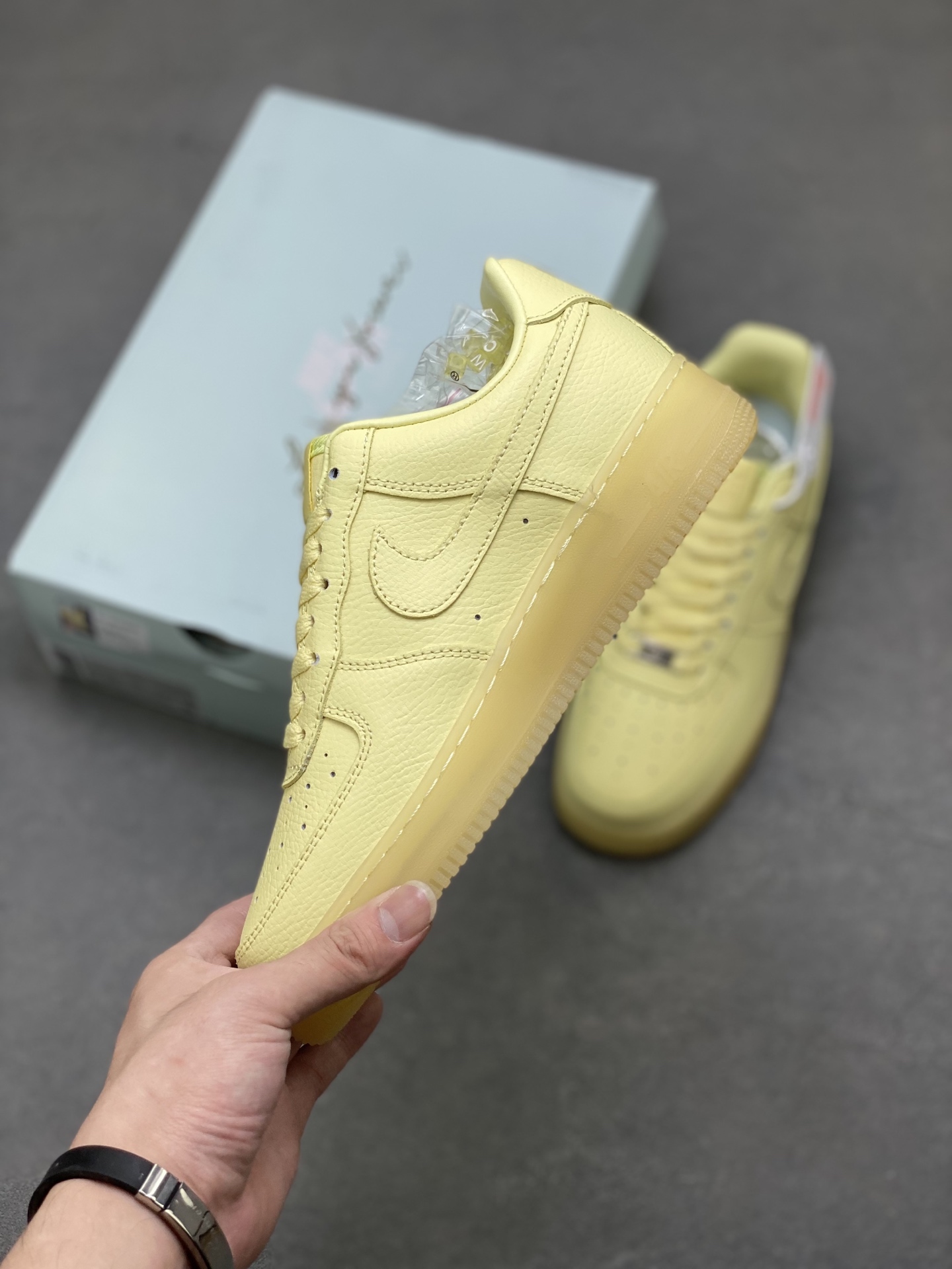 💰220
海外限量发售！NIke Air Force 1 '07 Low 空军一号低帮 运动鞋 休闲鞋 折边针车 工艺难度大 原楦头原纸板 原装鞋盒 定制金配件 内置全掌气垫 原厂鞋底 
货号：CZ8065-800
ize：36 36.5 37.5 38 38.5 39 40 40.5 41 42 42.5 43 44 44.5 45