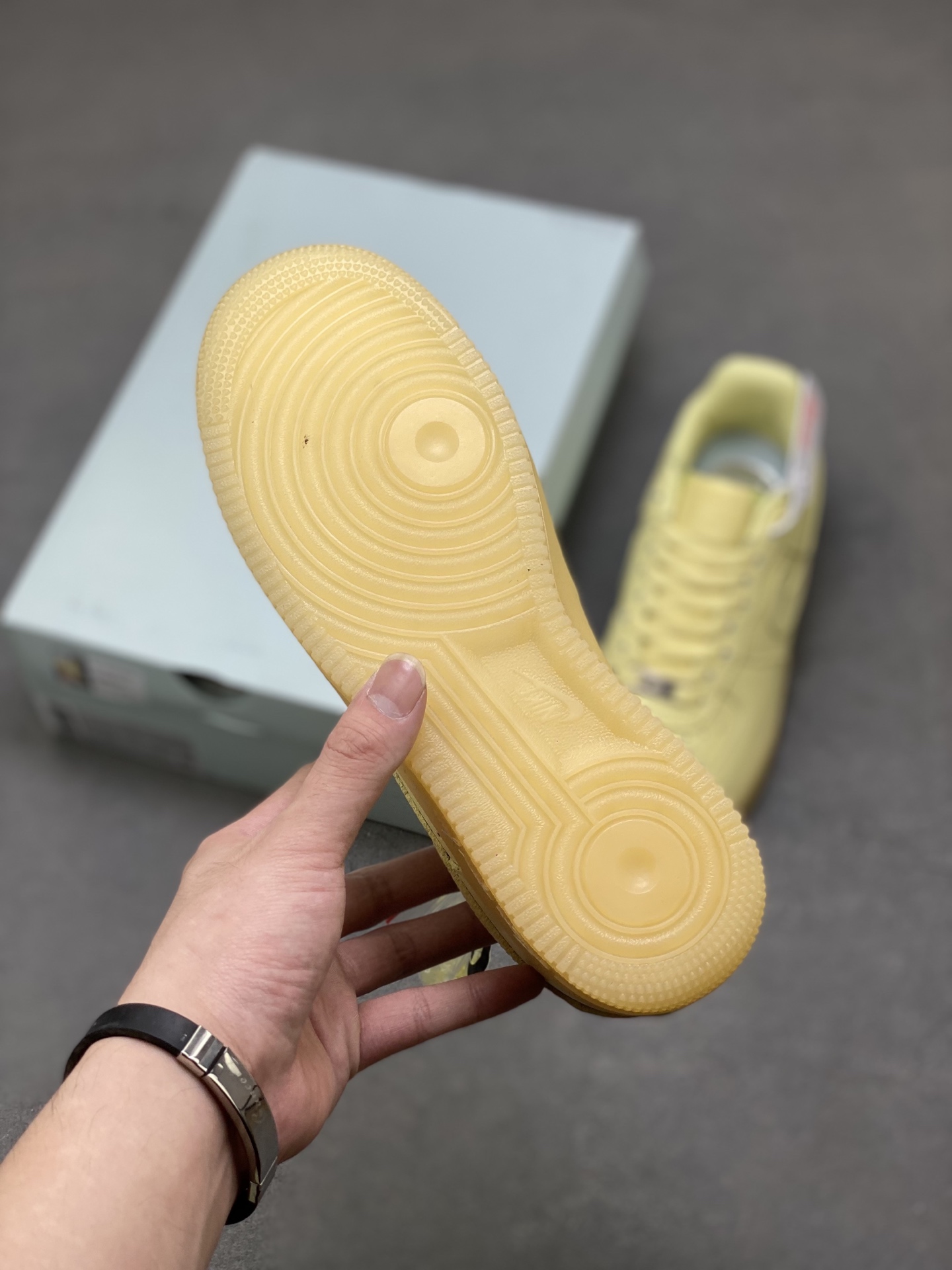💰220
海外限量发售！NIke Air Force 1 '07 Low 空军一号低帮 运动鞋 休闲鞋 折边针车 工艺难度大 原楦头原纸板 原装鞋盒 定制金配件 内置全掌气垫 原厂鞋底 
货号：CZ8065-800
ize：36 36.5 37.5 38 38.5 39 40 40.5 41 42 42.5 43 44 44.5 45