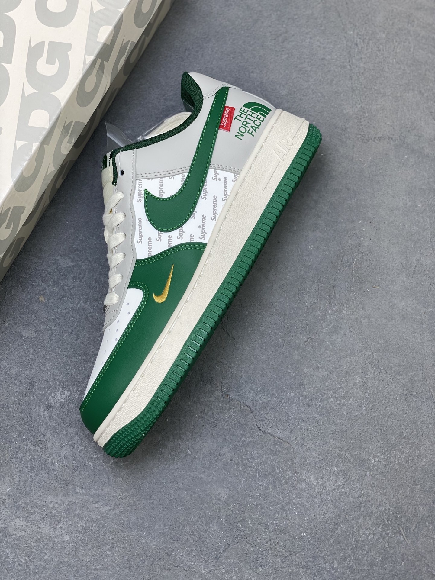 Nike Air Force 1 '07 Low Supreme North Face Green Sneakers 8 i1750451459307 4086 0 6