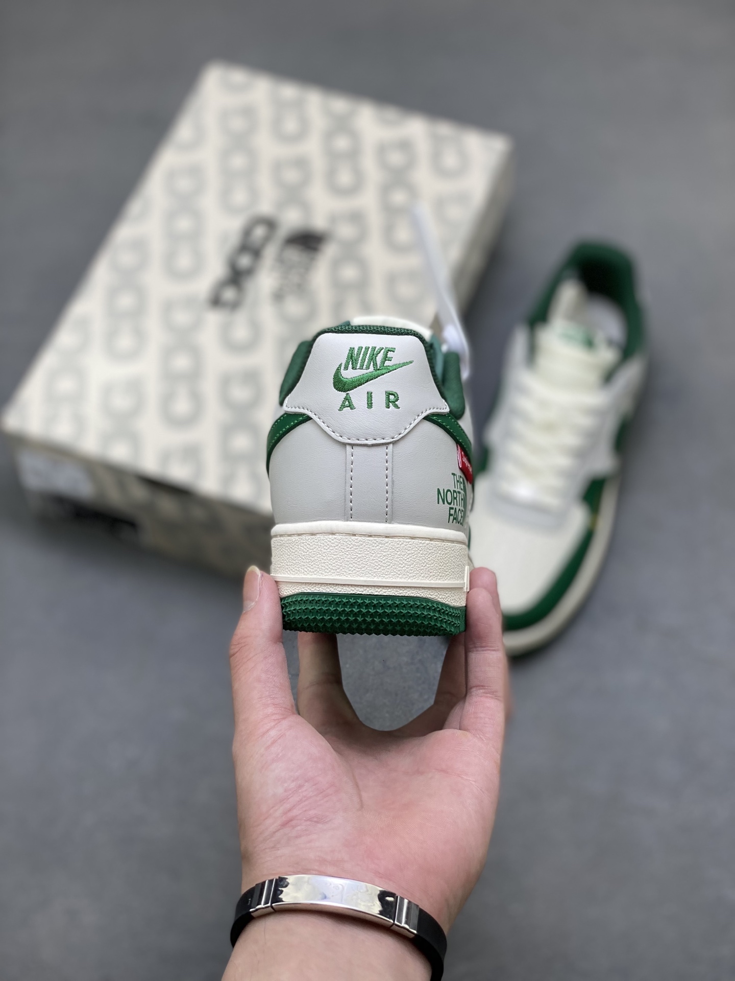 Nike Air Force 1 '07 Low Supreme North Face Green Sneakers 5 i1750451459941 7264 0 3