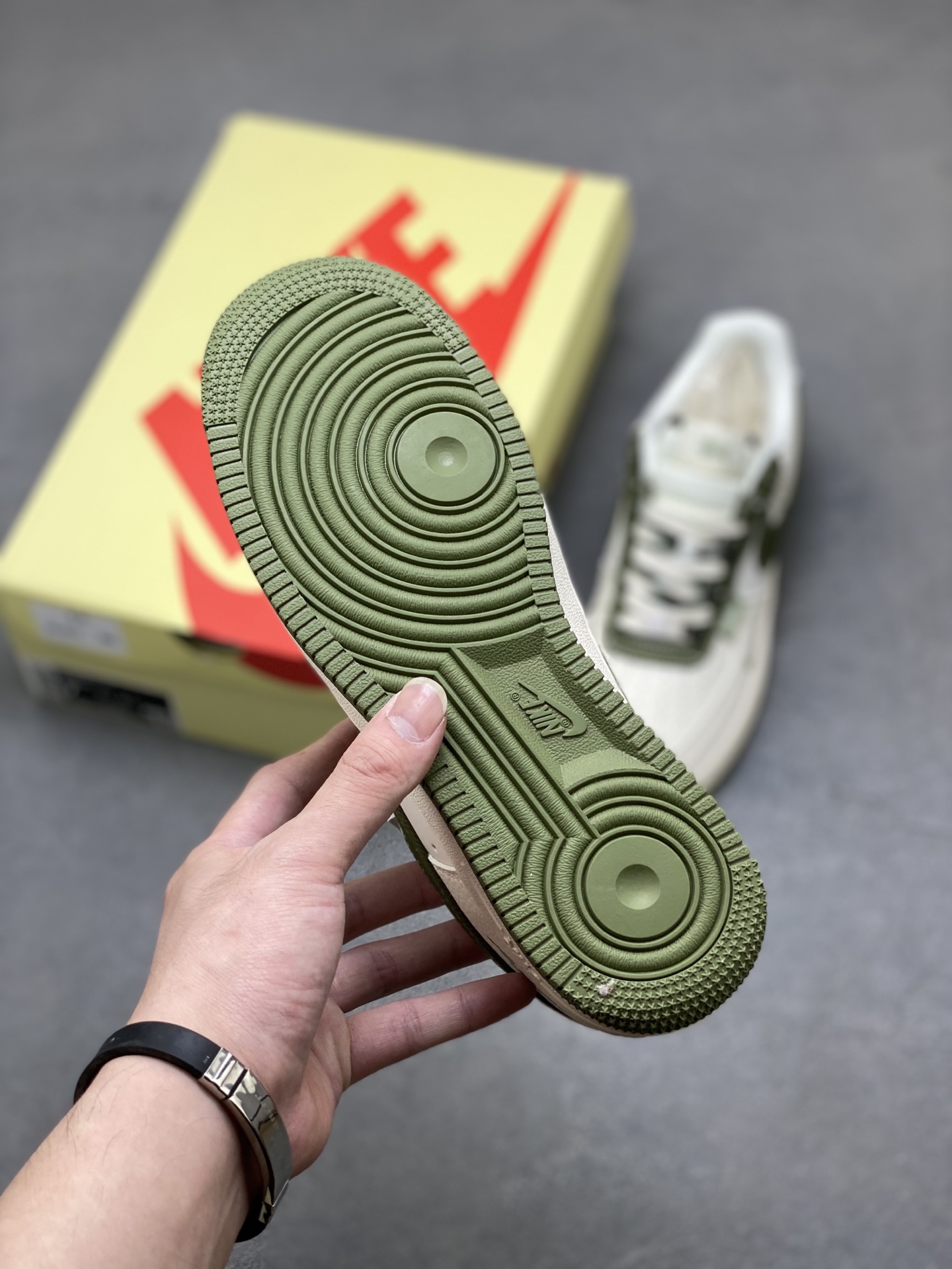 Nike Air Force 1 '07 Low Sneakers - Limited Edition Olive Green 7 i1750451550397 8904 0 5