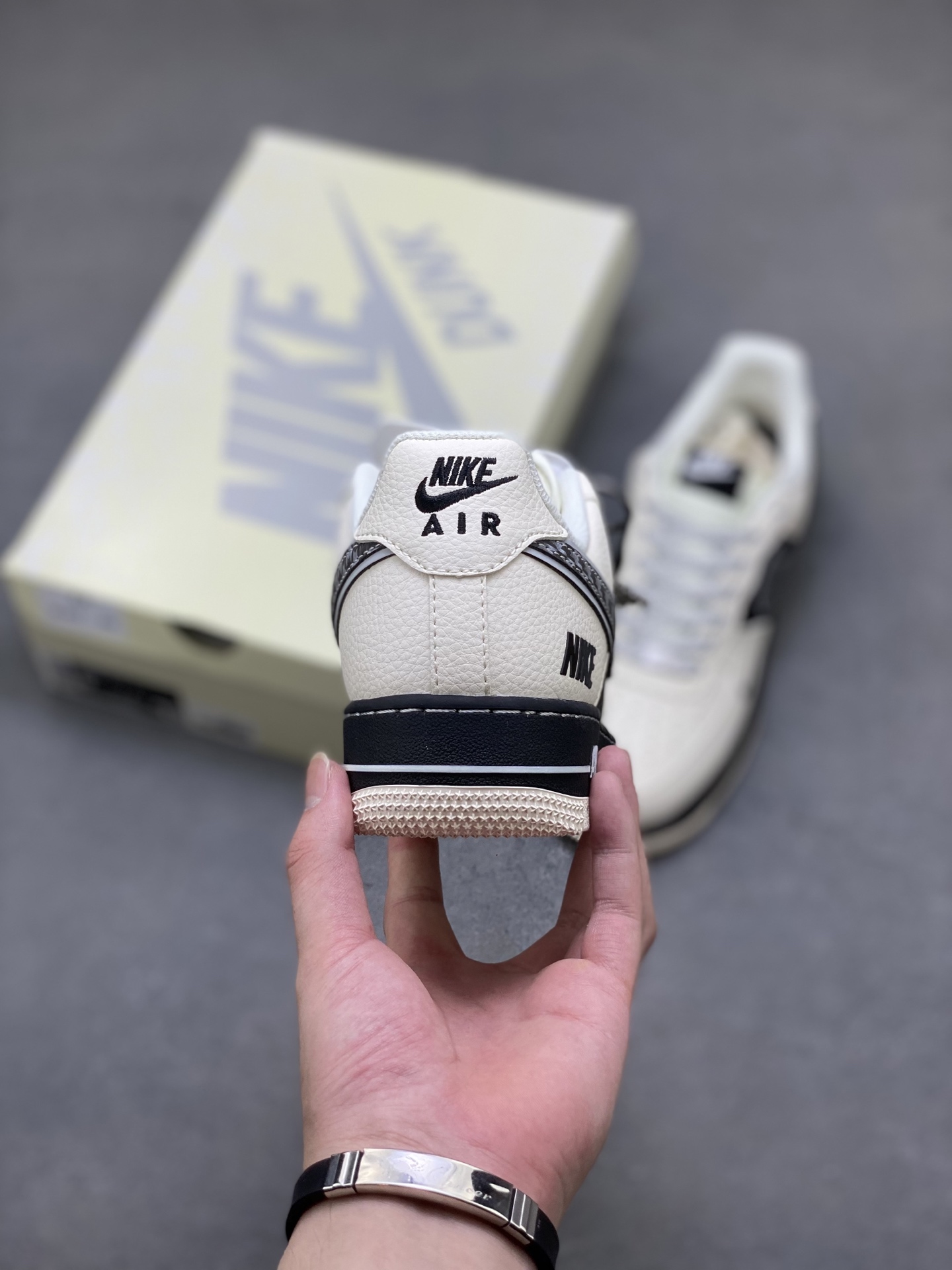 Nike Air Force 1 '07 Low Sneakers Limited Edition - Style & Comfort 5 i1750702023730 7904 0 3