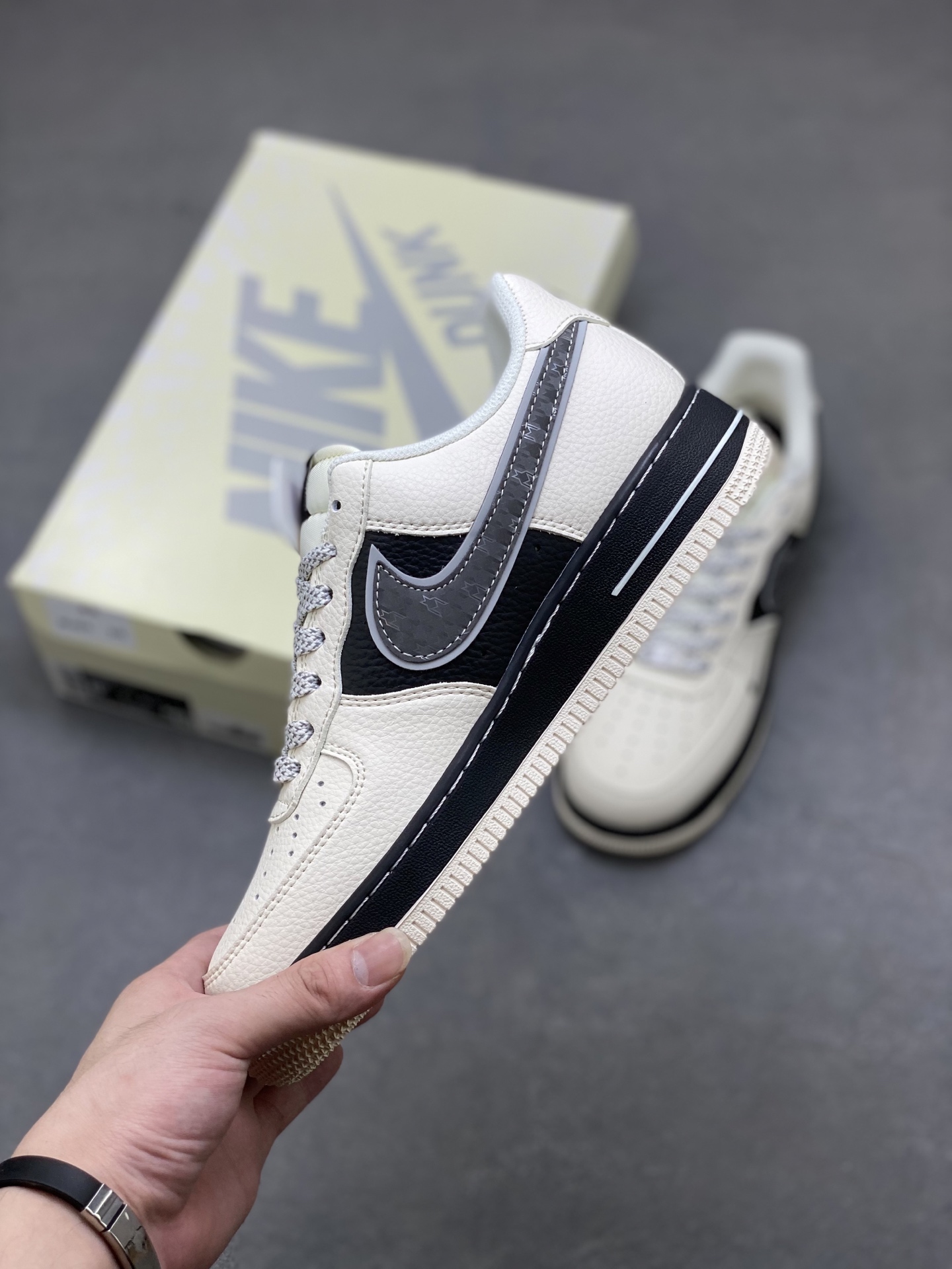 Nike Air Force 1 '07 Low Sneakers Limited Edition - Style & Comfort 4 i1750702023756 7742 0 2
