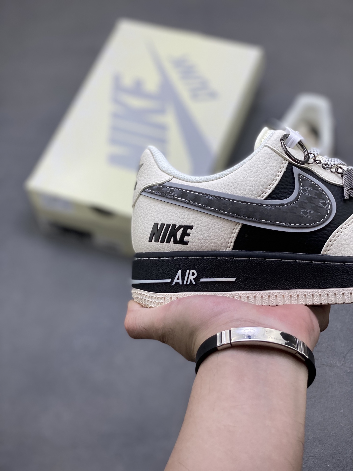 Nike Air Force 1 '07 Low Sneakers Limited Edition - Style & Comfort 6 i1750702023768 7371 0 4