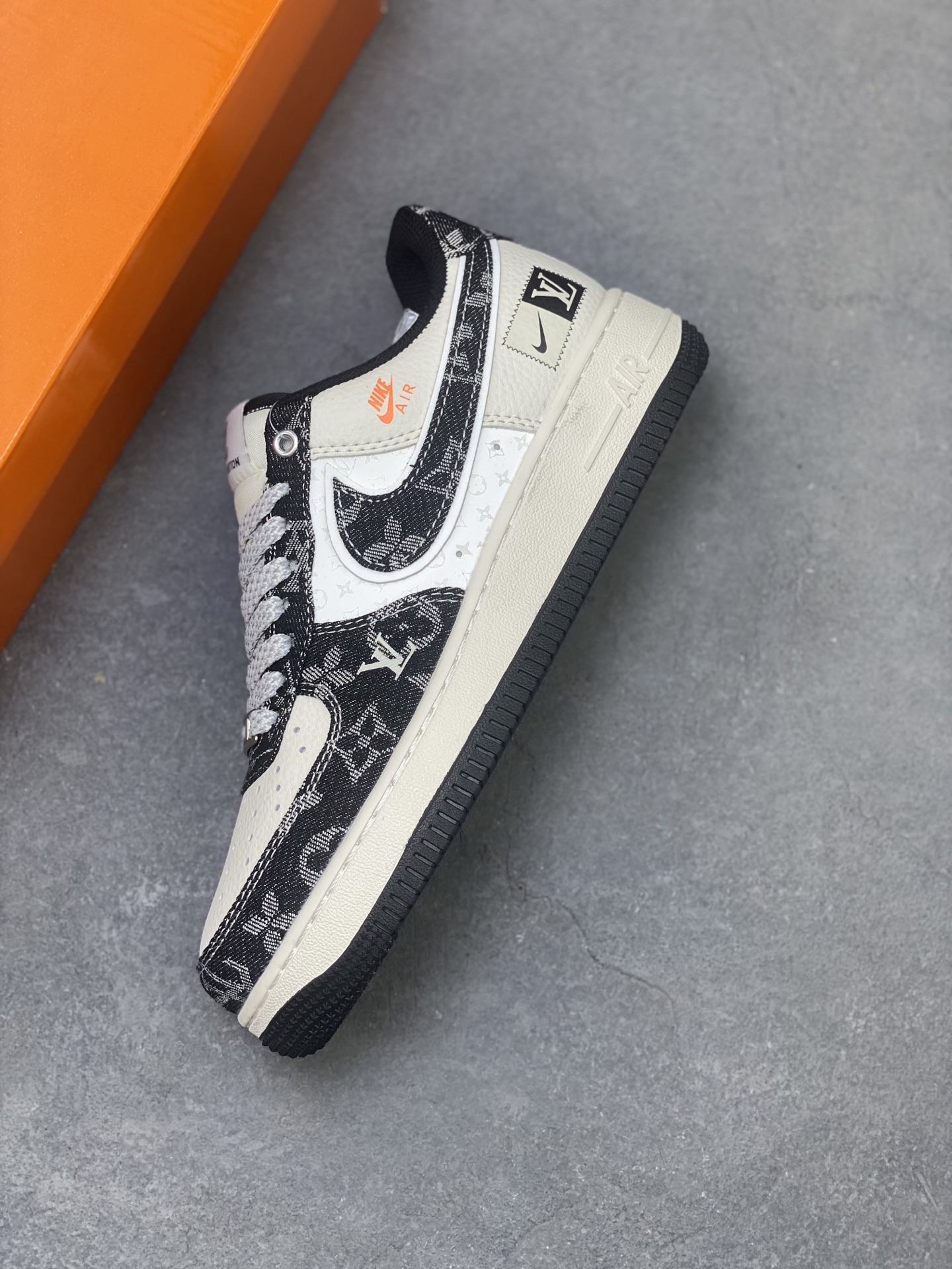 Nike Air Force 1 Low '07 Limited Edition Sneakers 8 i1750797574284 335 0 6