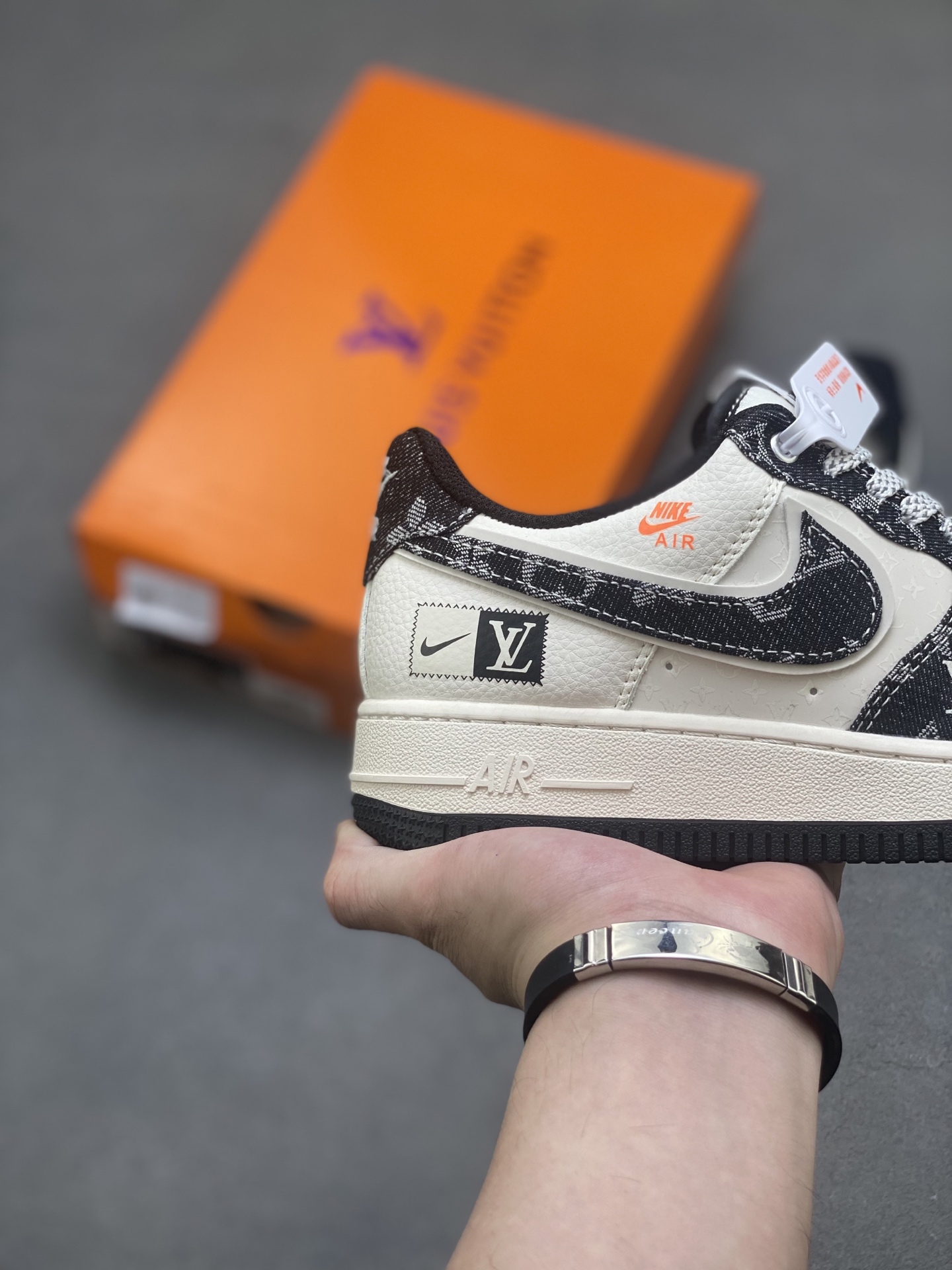 Nike Air Force 1 Low '07 Limited Edition Sneakers 6 i1750797575004 2048 0 4