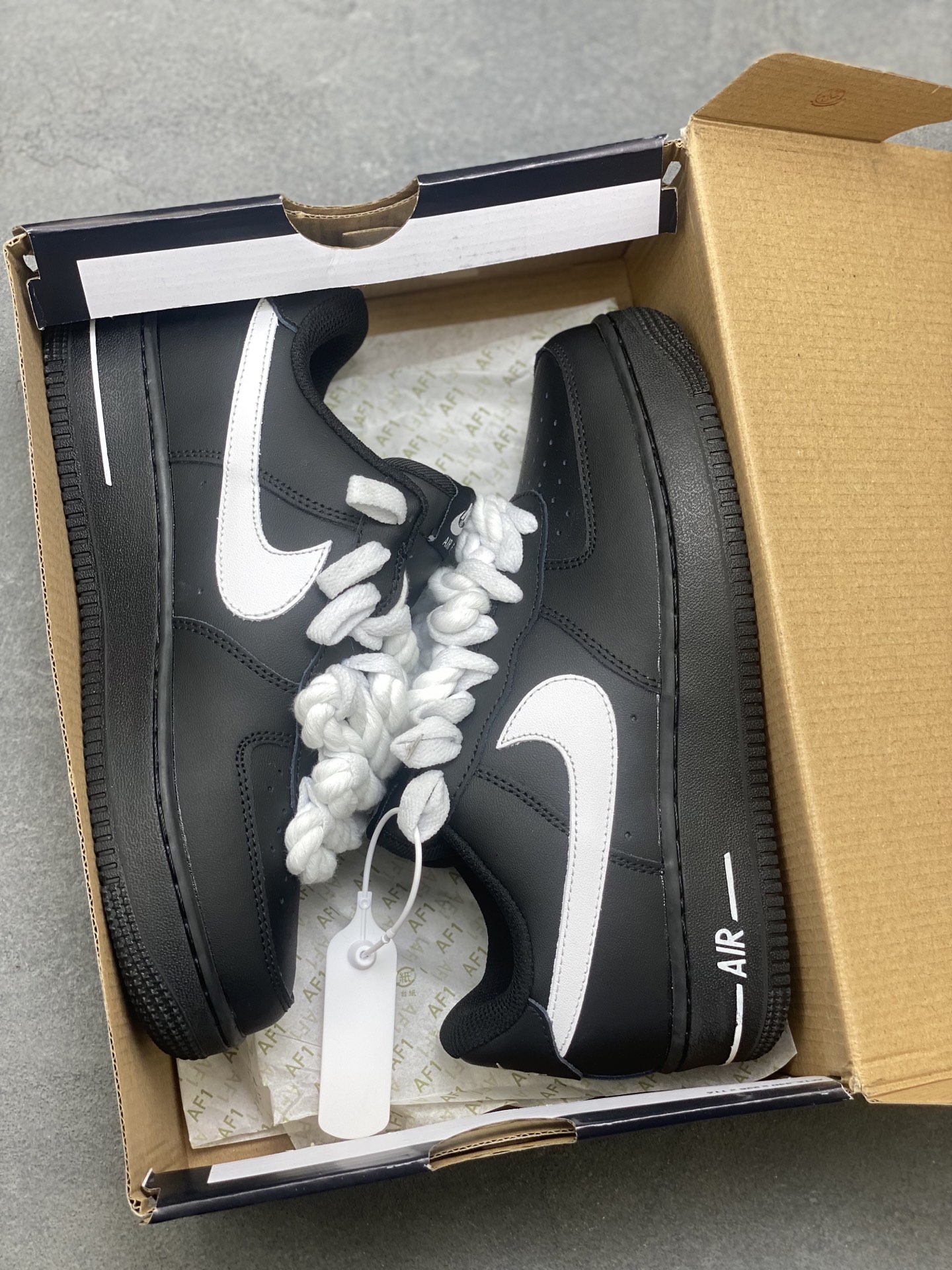 Nike Air Force 1 '07 Low Black & White Limited Edition Sneakers 10 i1750893774398 2437 0 8