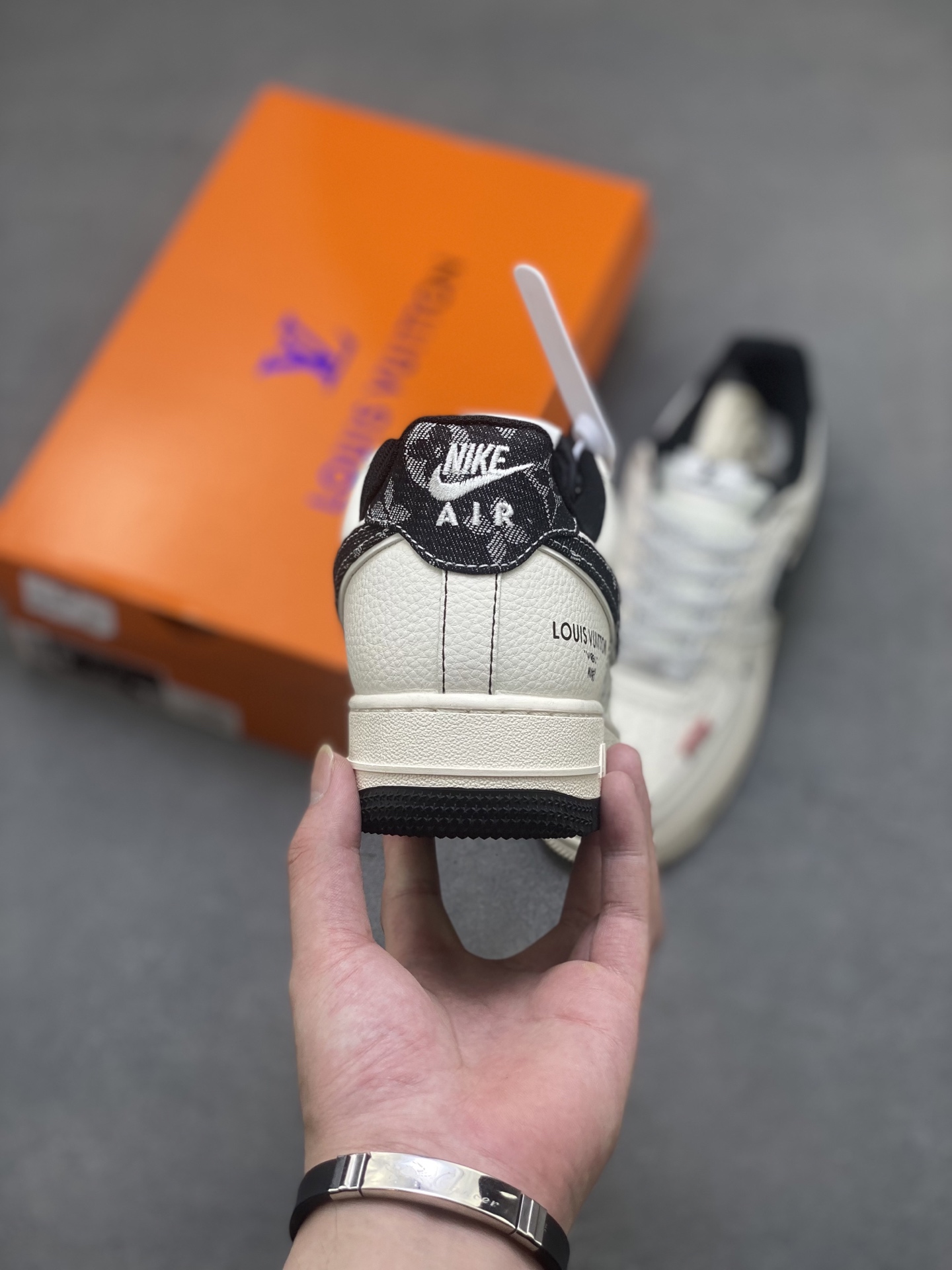 Nike Air Force 1 '07 Low Louis Vuitton Custom Sneakers Limited Edition 5 i1750894165514 6911 0 3