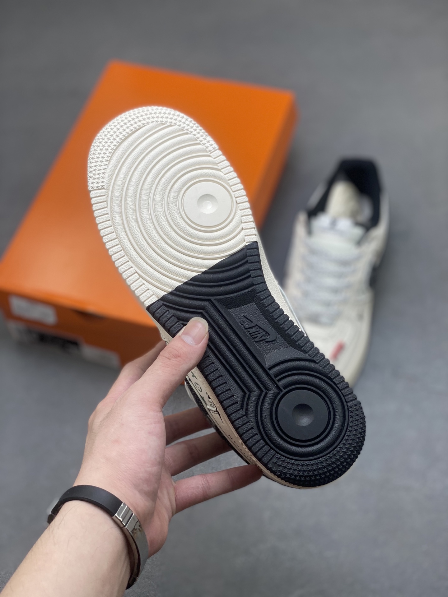 Nike Air Force 1 '07 Low Louis Vuitton Custom Sneakers Limited Edition 7 i1750894165525 4754 0 5