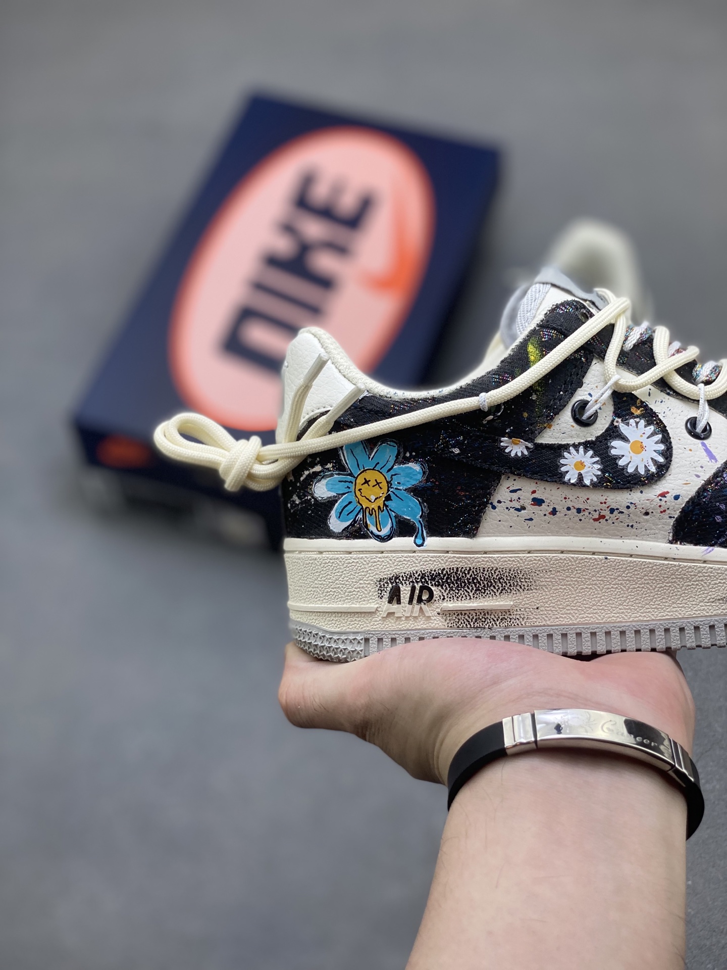Hand-Painted "Blue Daisy" Custom Sneakers - Unique Art Design, Comfortable Fit 6 i1751051805935 1402 0 4