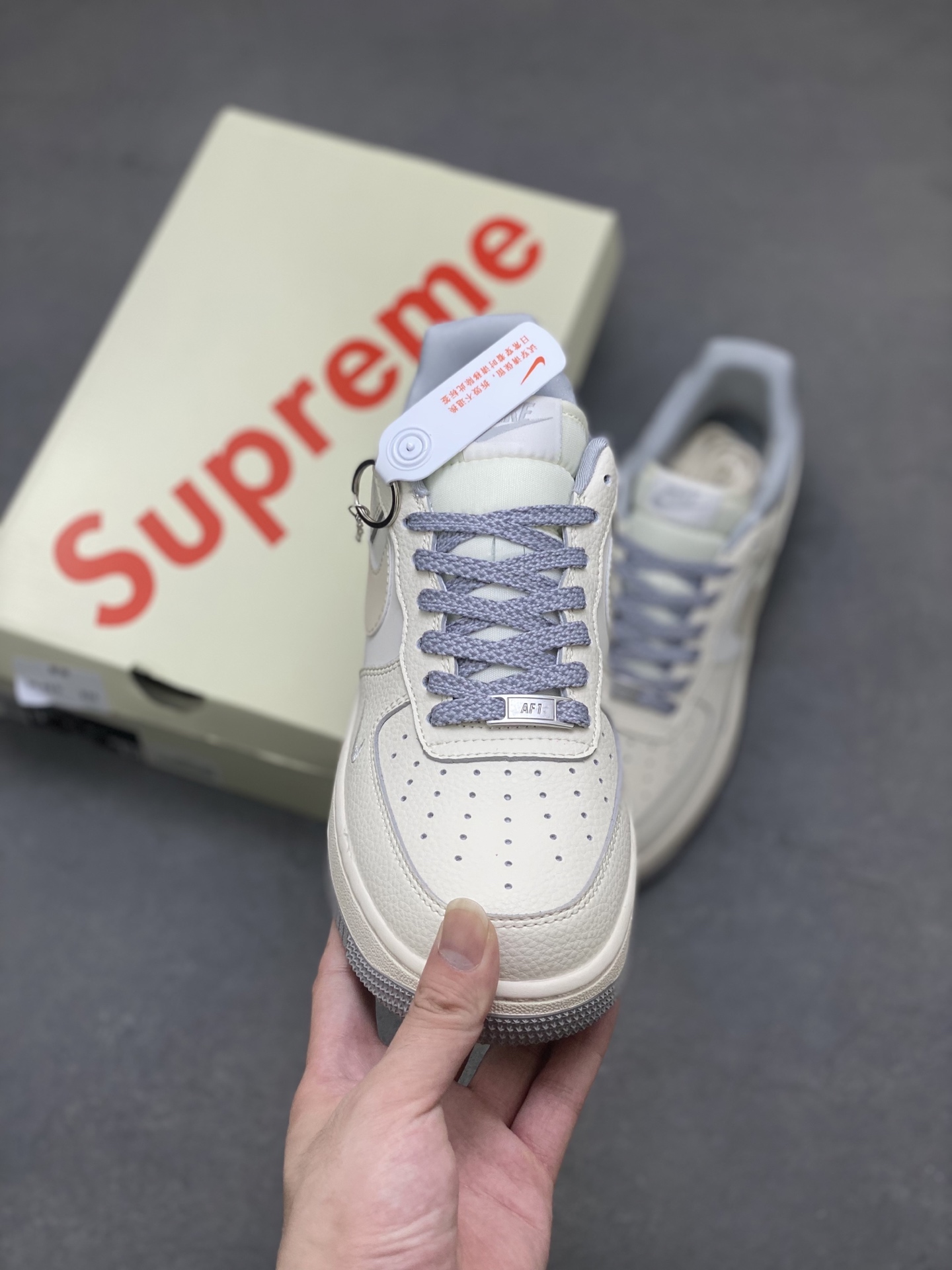 Nike Air Force 1 '07 Low Supreme Collaboration - Gray/Red Accents 3 i1751051884239 3284 0 1