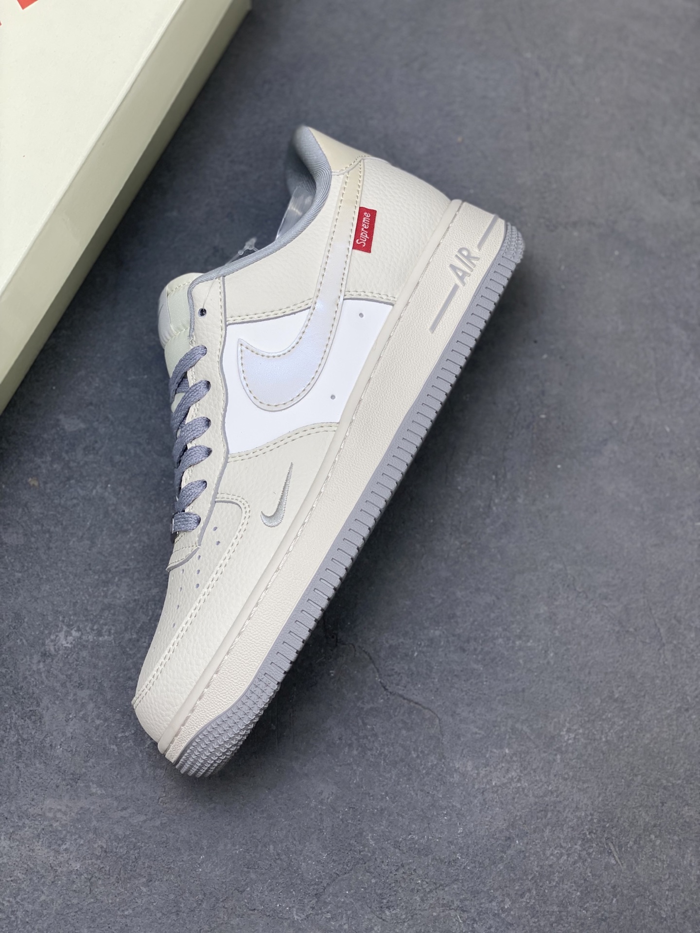 Nike Air Force 1 '07 Low Supreme Collaboration - Gray/Red Accents 8 i1751051885363 5303 0 6