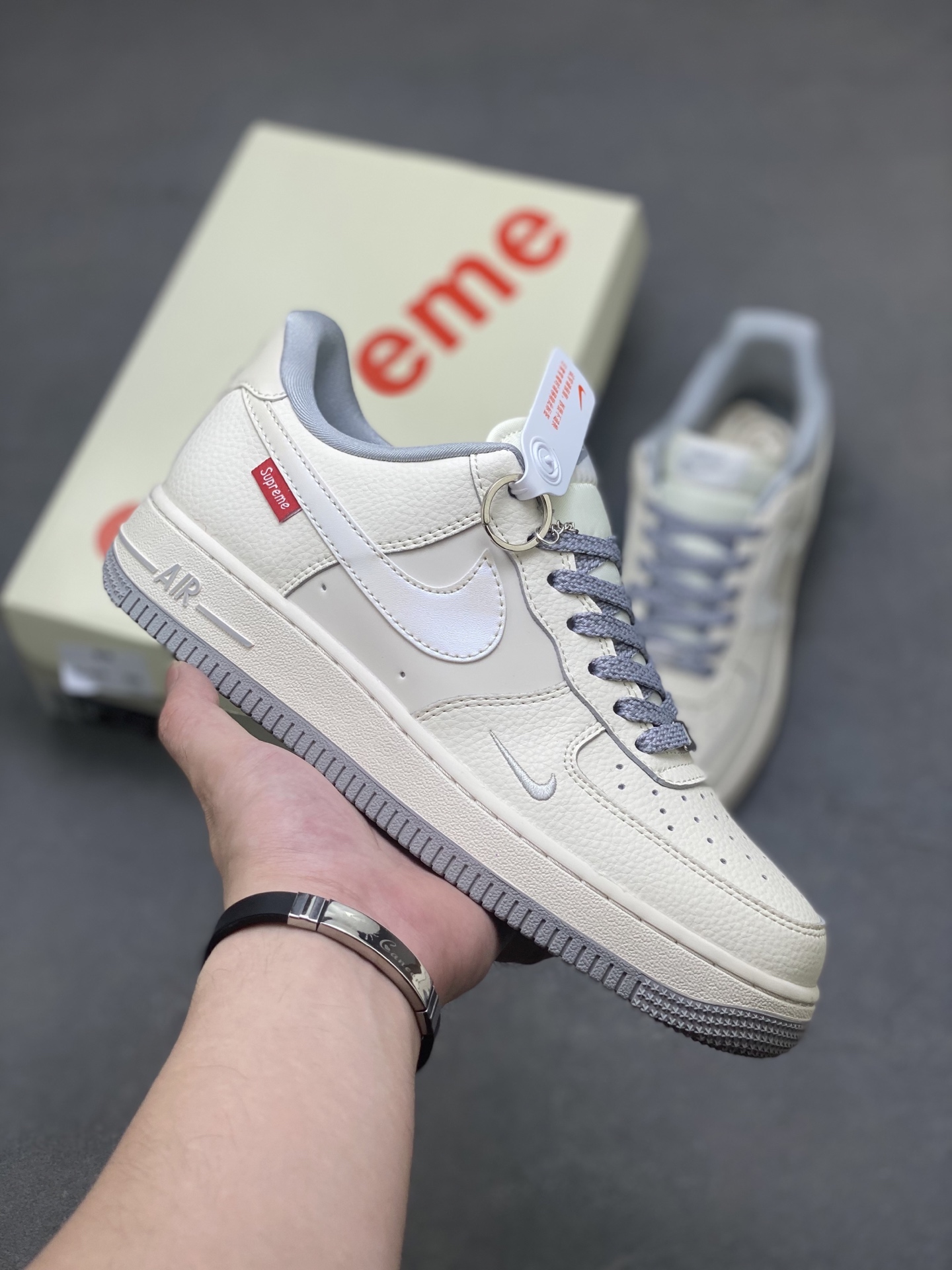 Nike Air Force 1 '07 Low Supreme Collaboration - Gray/Red Accents 2 i1751051894100 7884 0 0