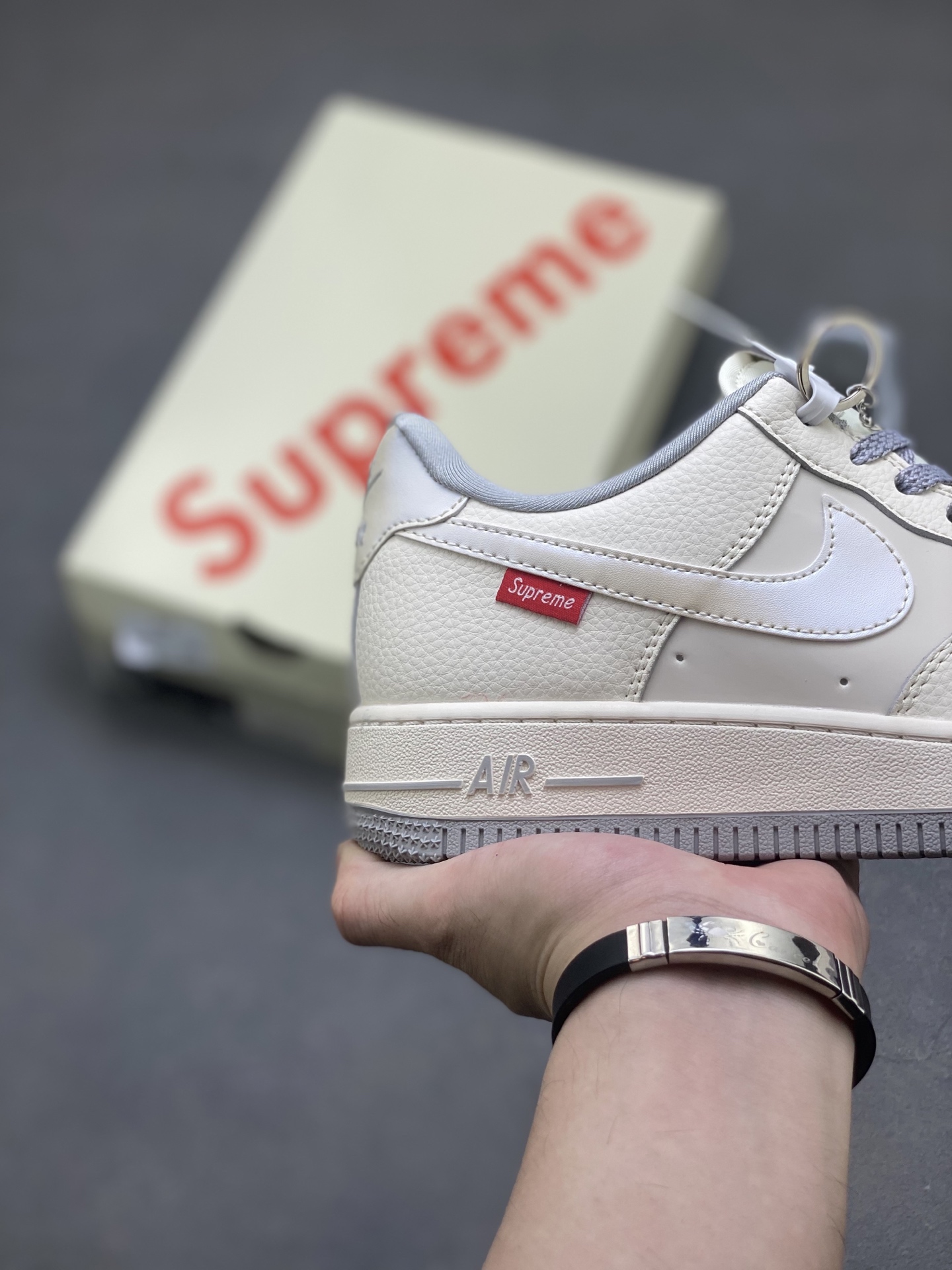 Nike Air Force 1 '07 Low Supreme Collaboration - Gray/Red Accents 6 i1751051894697 7097 0 4