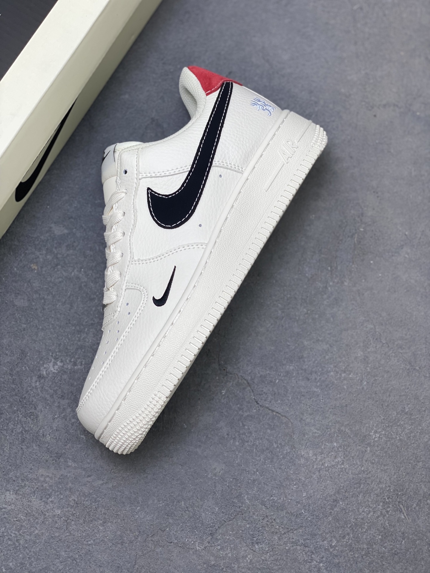 Nike Air Force 1 '07 Low 'Lucky' Casual Sneakers - Cream/Black 8 i1751225050343 5679 0 6