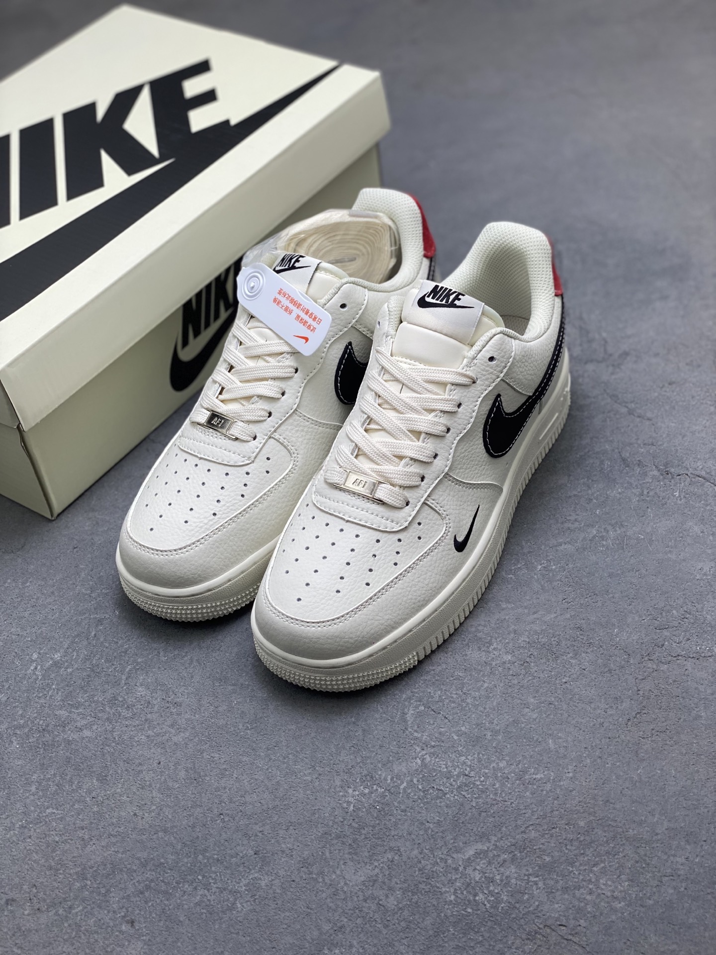 Nike Air Force 1 '07 Low 'Lucky' Casual Sneakers - Cream/Black 9 i1751225050348 3829 0 7