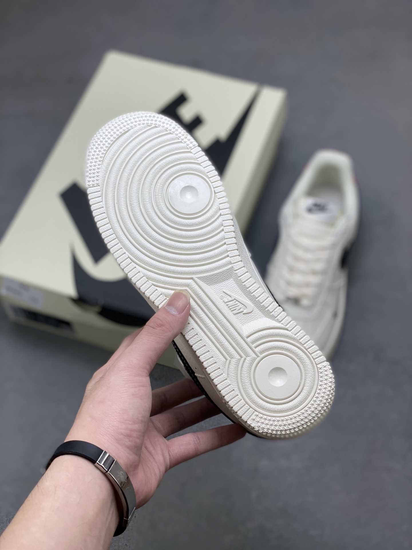 Nike Air Force 1 '07 Low 'Lucky' Casual Sneakers - Cream/Black 7 i1751225050399 2465 0 5