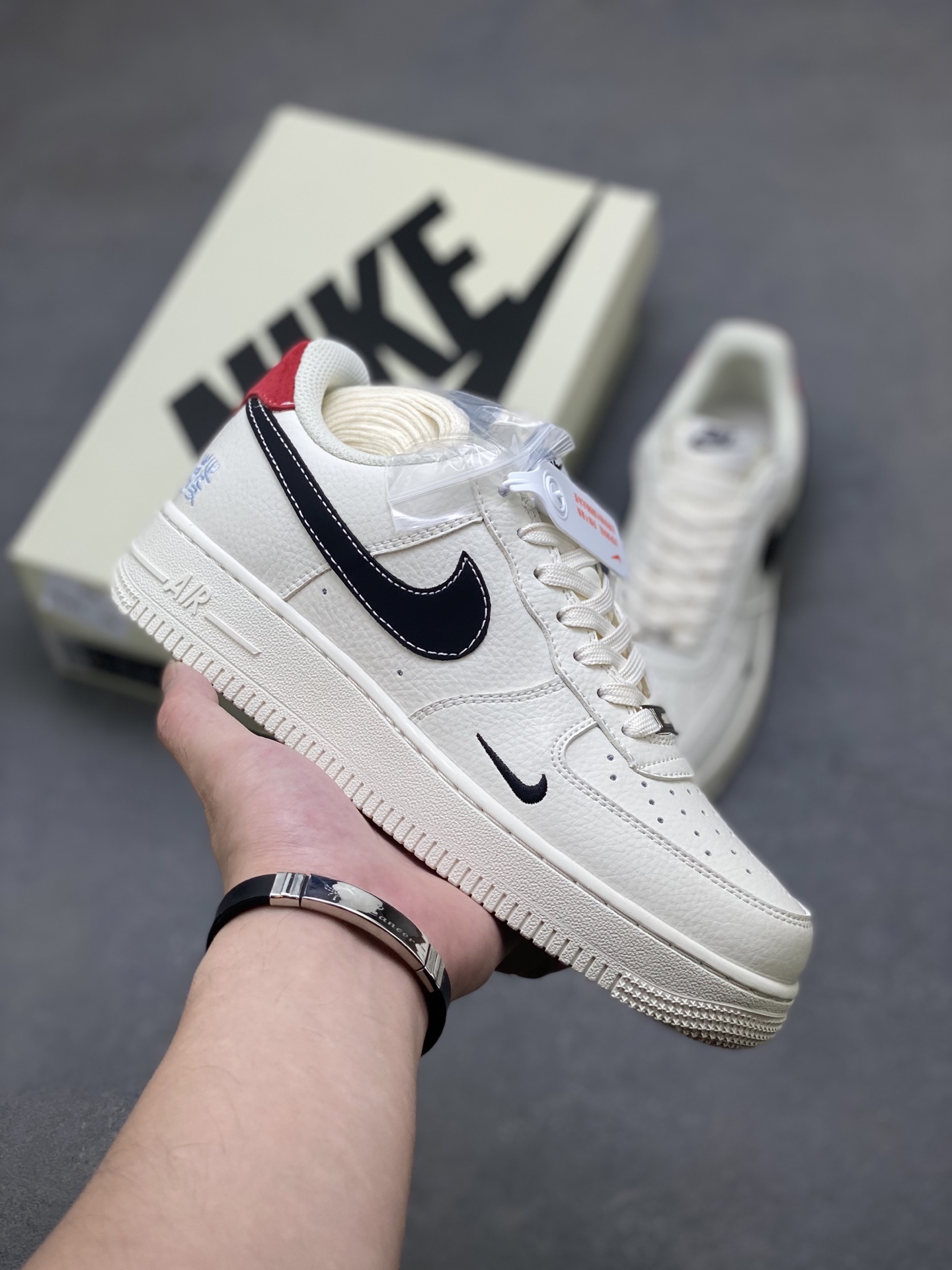 Nike Air Force 1 '07 Low 'Lucky' Casual Sneakers - Cream/Black 2 i1751225050412 4153 0 0