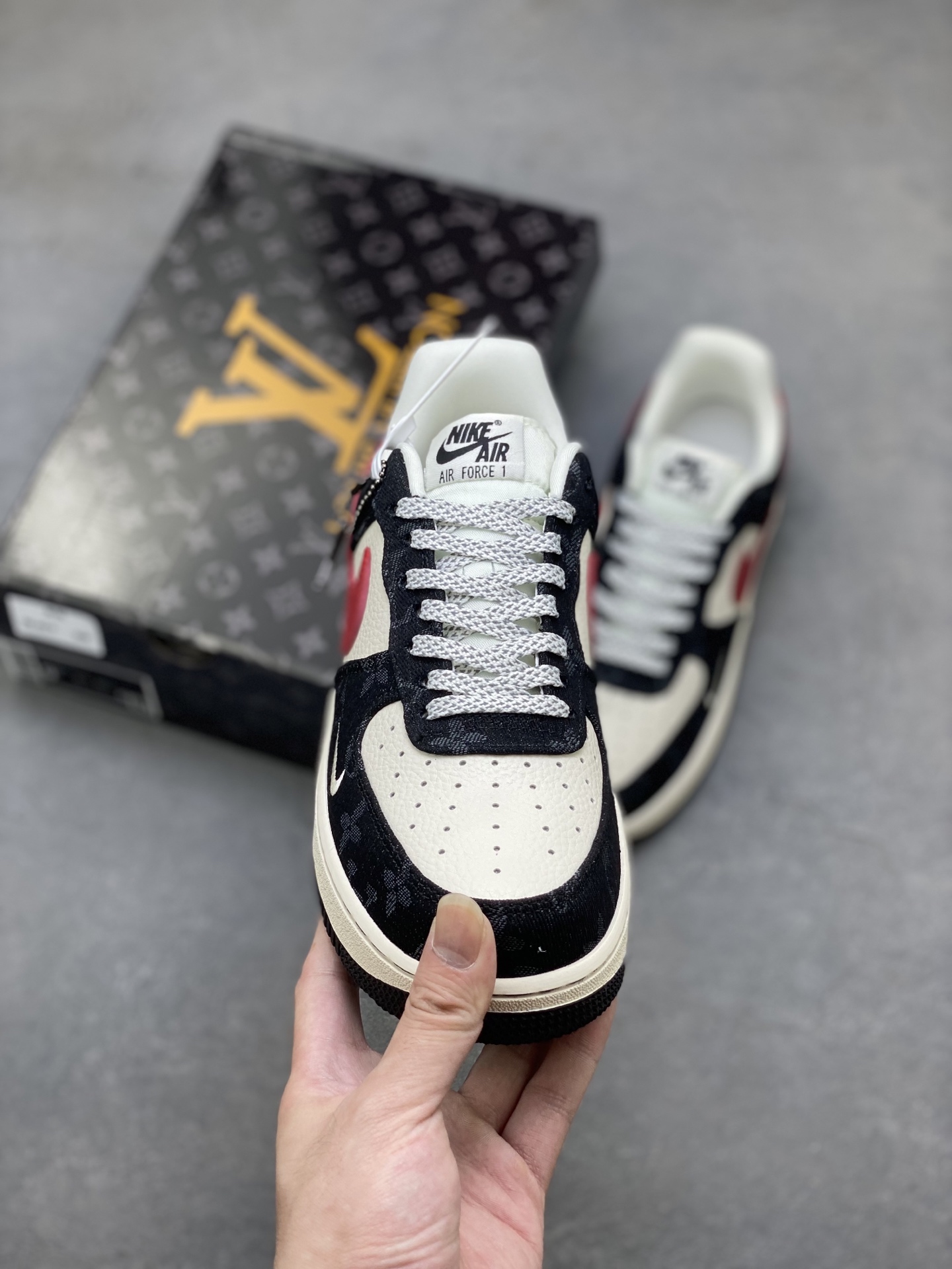 Louis Vuitton Air Force 1: Official Edition with Air Cushioning and Accessories 3 i1751225167397 8937 0 1