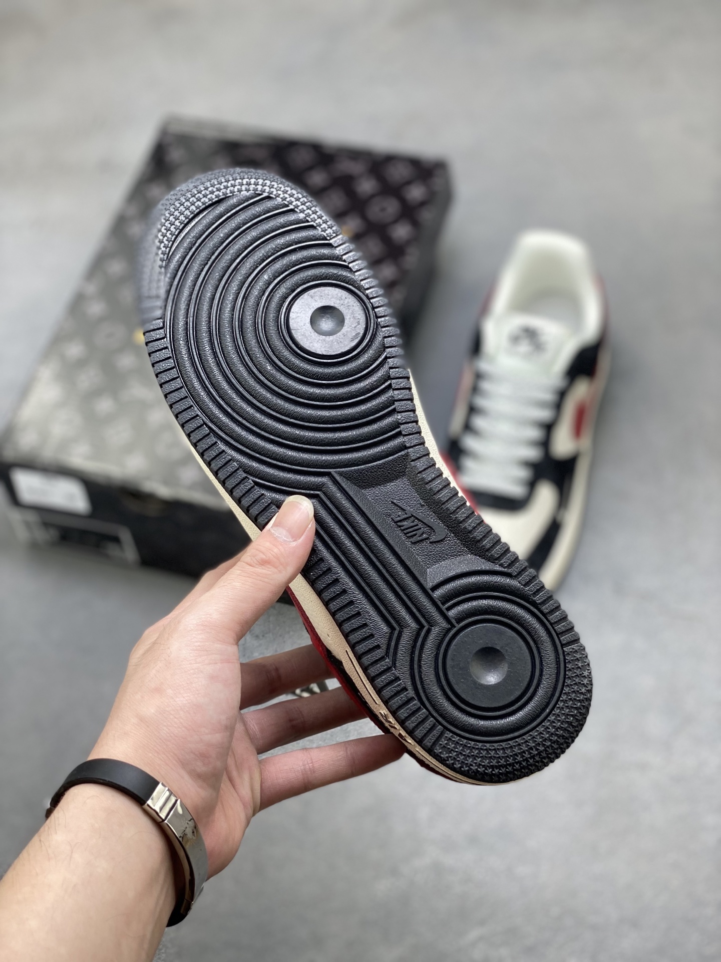 Louis Vuitton Air Force 1: Official Edition with Air Cushioning and Accessories 7 i1751225175291 2853 0 5