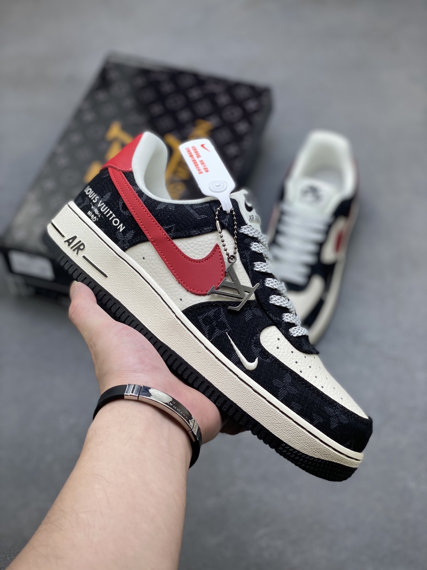 Louis Vuitton Air Force 1: Official Edition with Air Cushioning and Accessories 2 i1751225175320 2875 0 0