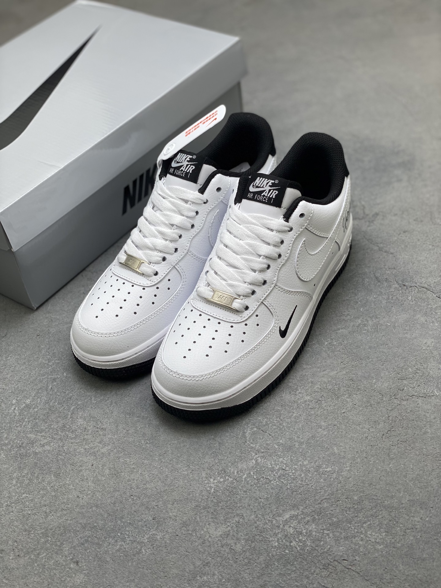 Undefeated x Nike Air Force 1 Low White/Black Casual Sneakers 9 i1751398476716 4466 0 7