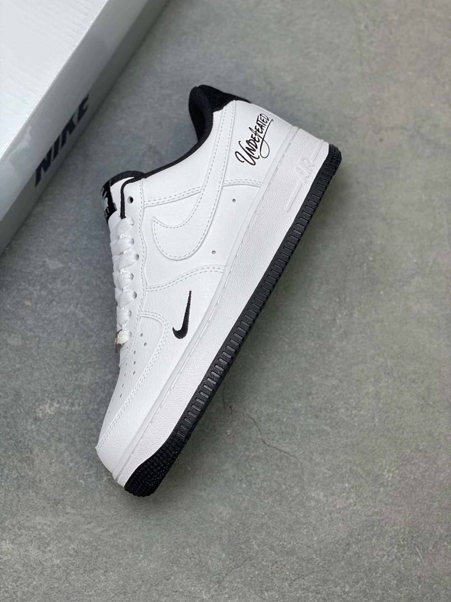 Undefeated x Nike Air Force 1 Low White/Black Casual Sneakers 8 i1751398480349 1246 0 6