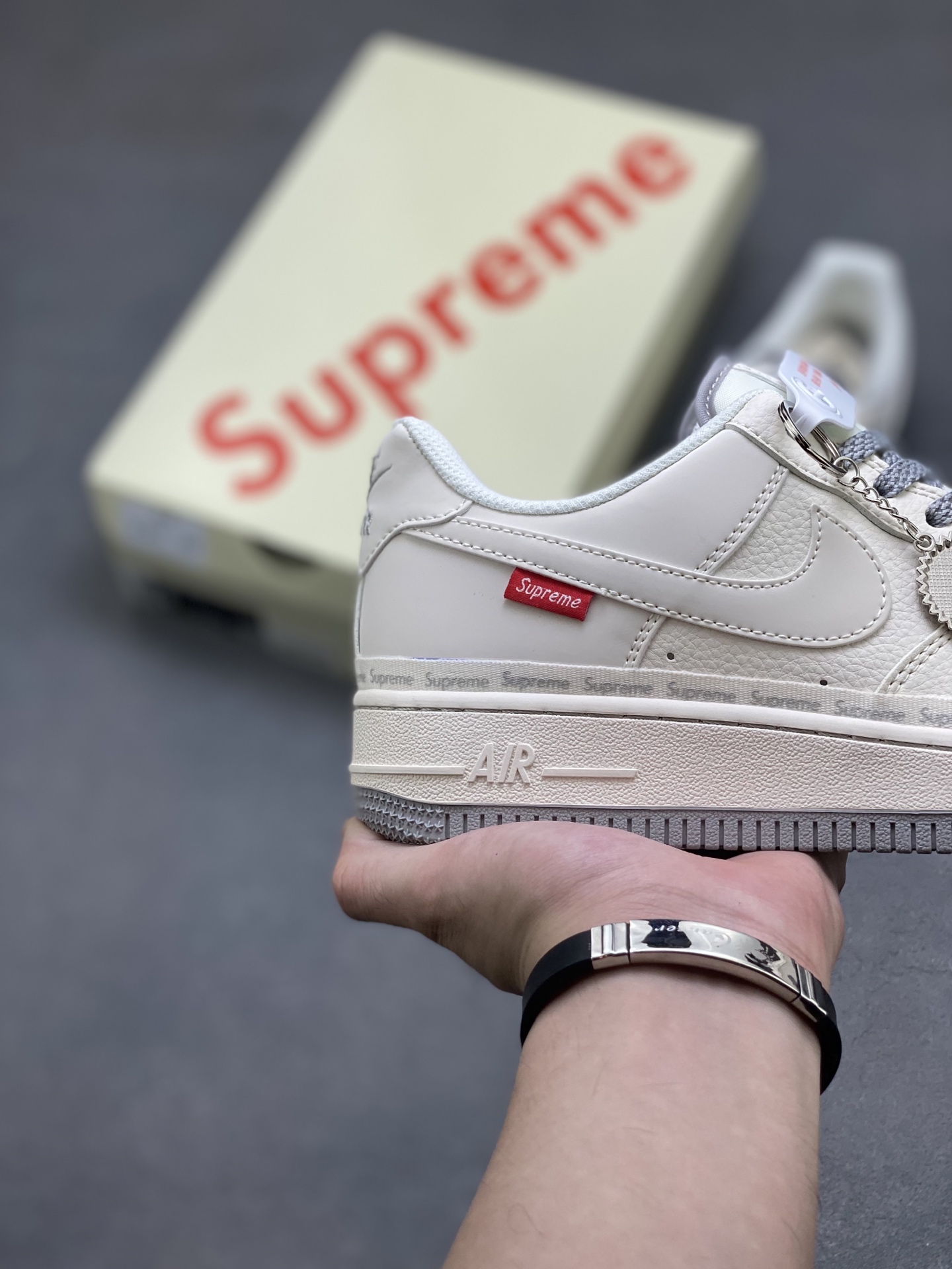 Nike Air Force 1 '07 Low Supreme Collab Sneakers - Limited Edition 6 i1751485936837 2359 0 4