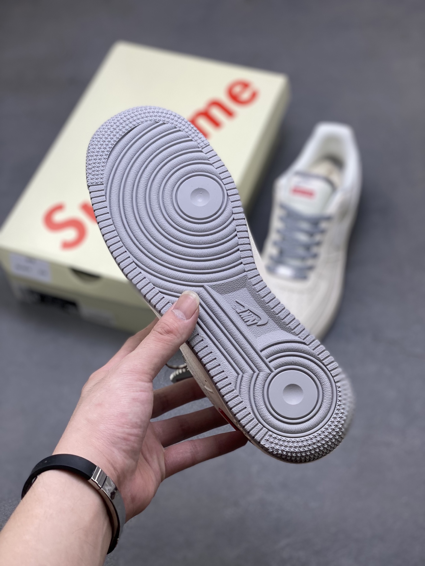 Nike Air Force 1 '07 Low Supreme Collab Sneakers - Limited Edition 7 i1751485936837 9095 0 5