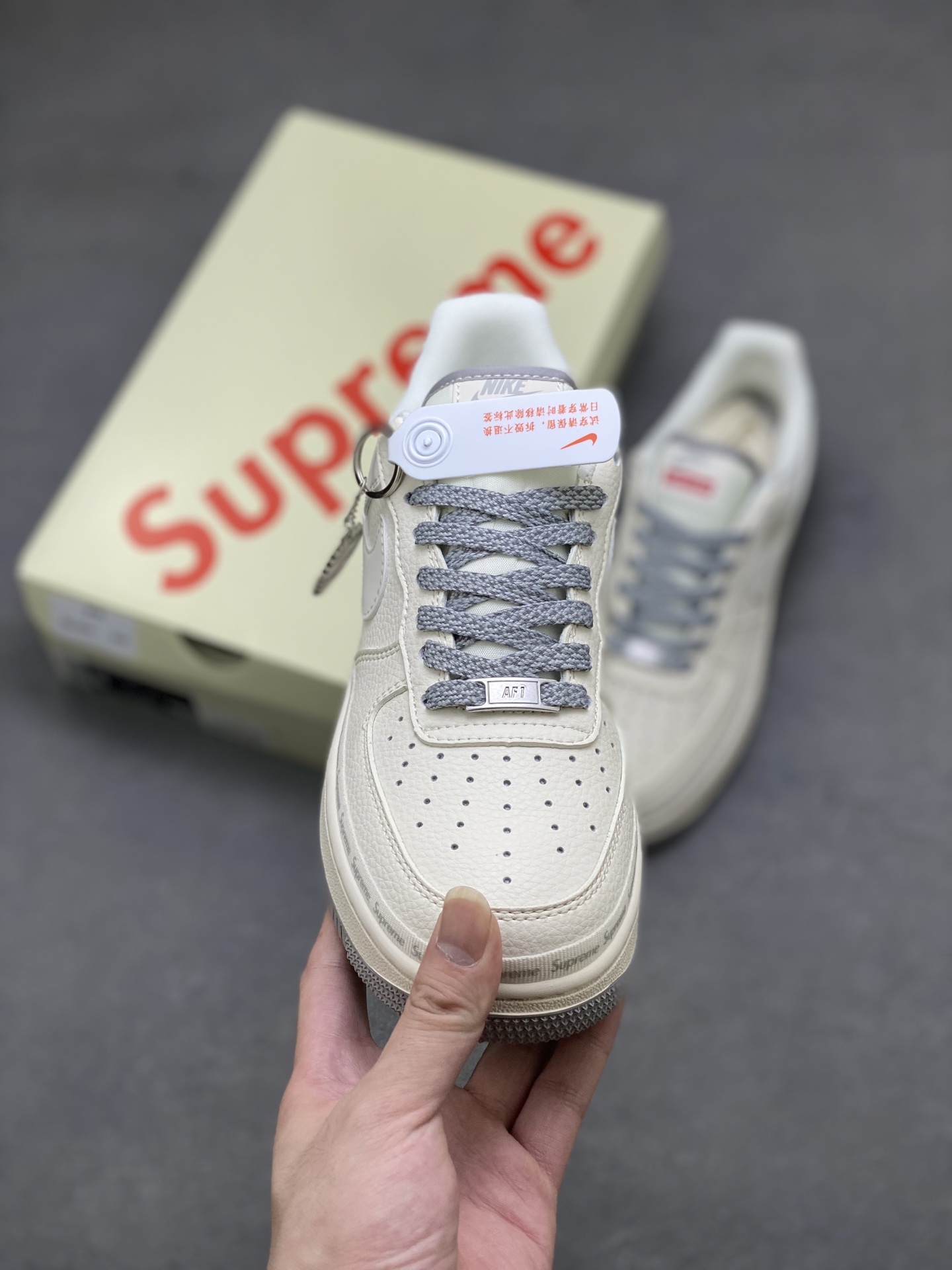 Nike Air Force 1 '07 Low Supreme Collab Sneakers - Limited Edition 3 i1751485944249 7134 0 1