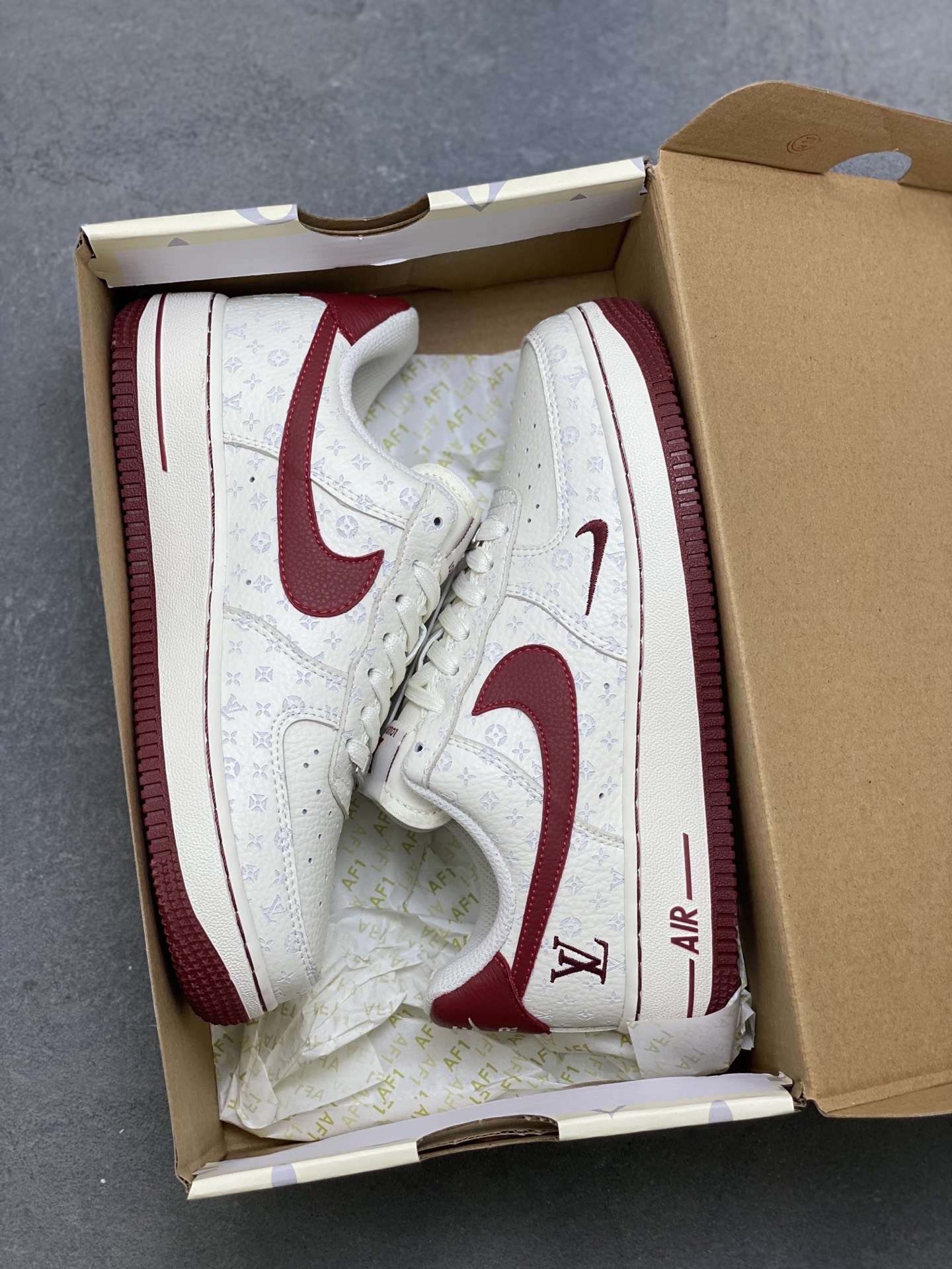 Nike Air Force 1 '07 Low Louis Vuitton Collab White Red Sneakers 10 i1751486018223 871 0 8