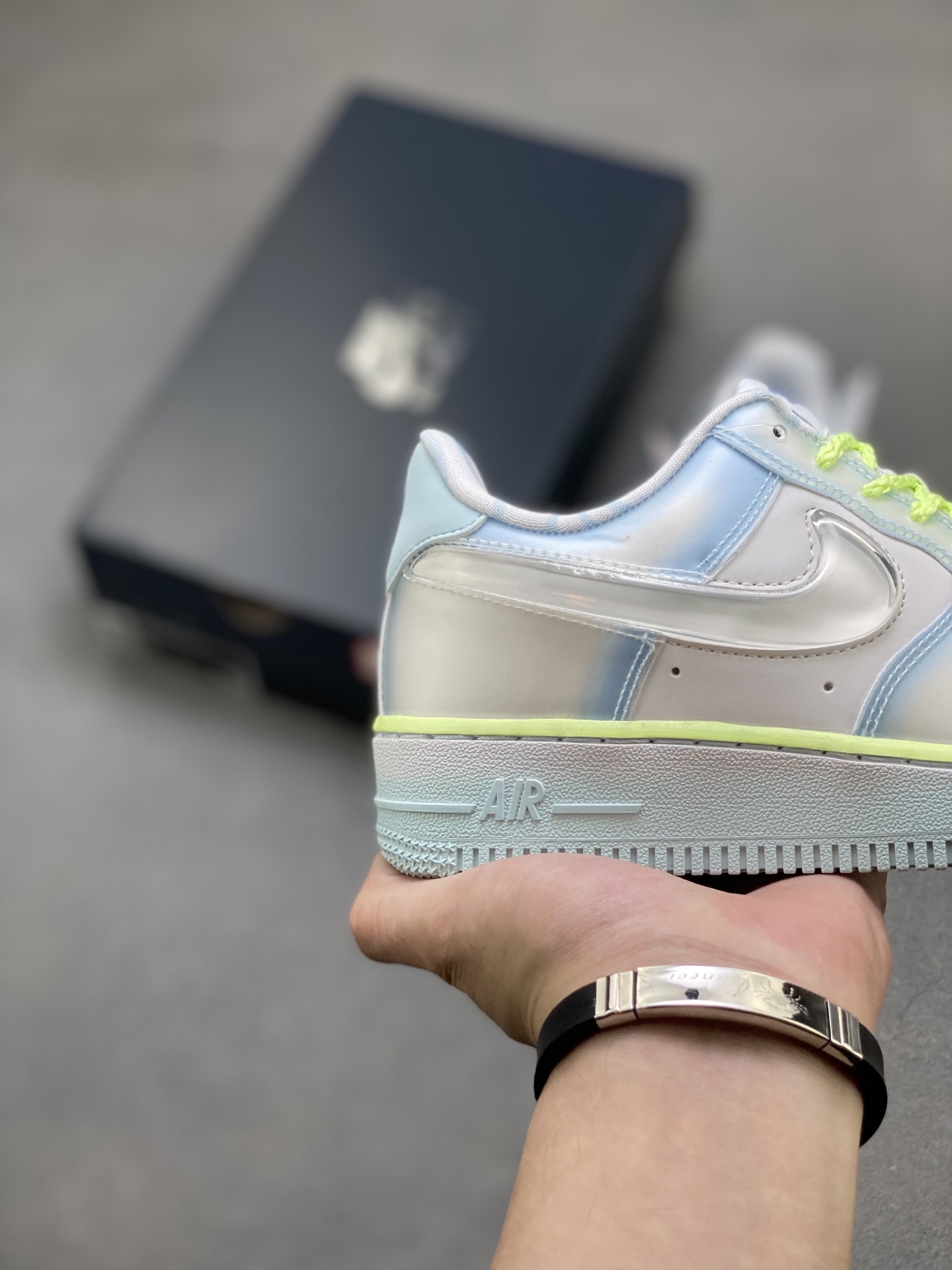 Nike Air Force 1 Low: Classic Style, Modern Comfort in White/Blue 6 i1751486188239 8937 0 4