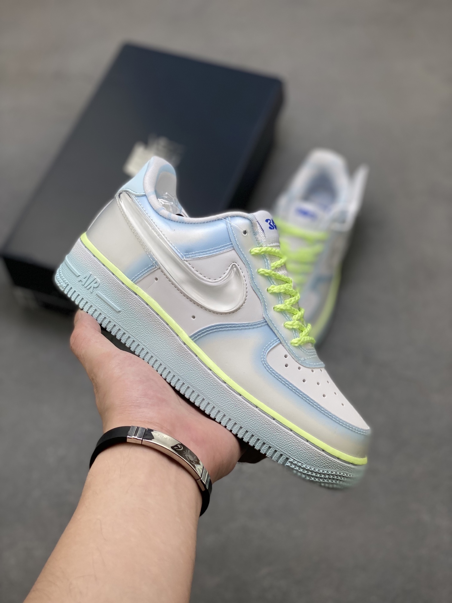 Nike Air Force 1 Low: Classic Style, Modern Comfort in White/Blue 2 i1751486194493 9614 0 0